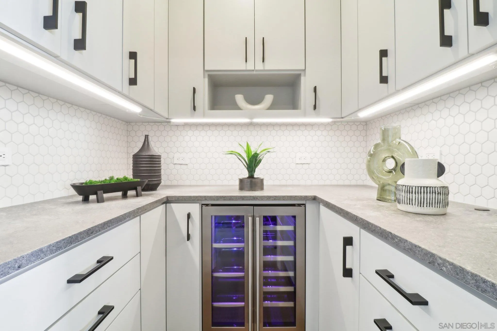 San Diego, California 92109, United States, 5 Bedrooms Bedrooms, ,4 BathroomsBathrooms,Residential,Pending,113234