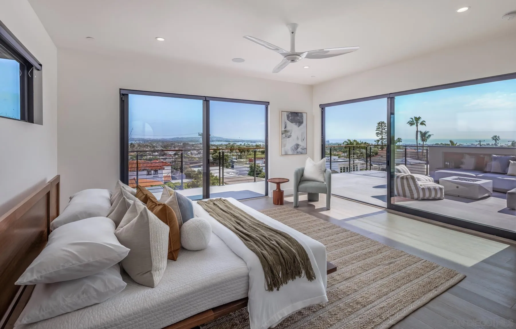 San Diego, California 92109, United States, 5 Bedrooms Bedrooms, ,4 BathroomsBathrooms,Residential,Pending,113234