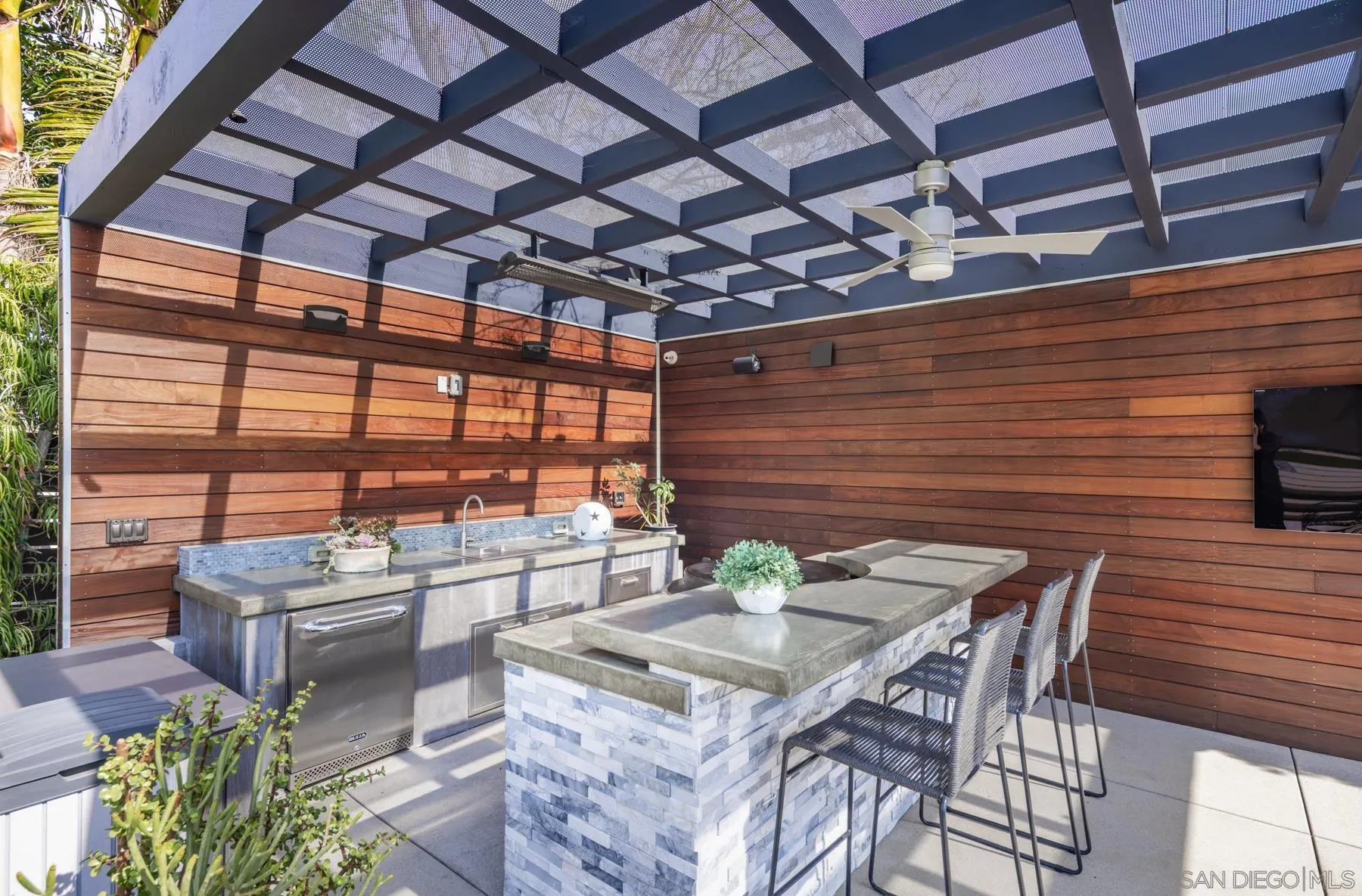 San Diego, California 92109, United States, 5 Bedrooms Bedrooms, ,4 BathroomsBathrooms,Residential,Pending,113234