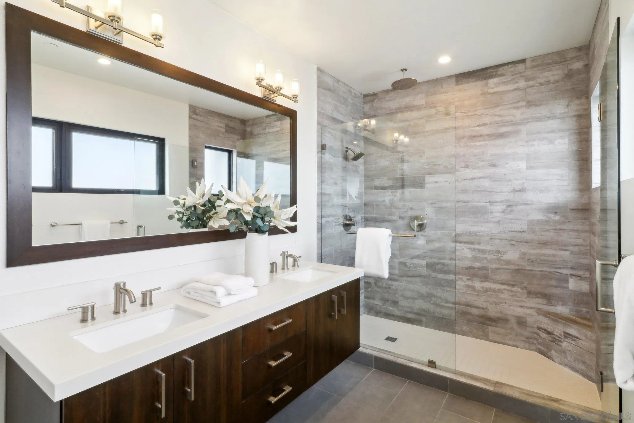 San Diego, California 92109, United States, 5 Bedrooms Bedrooms, ,4 BathroomsBathrooms,Residential,Pending,113234