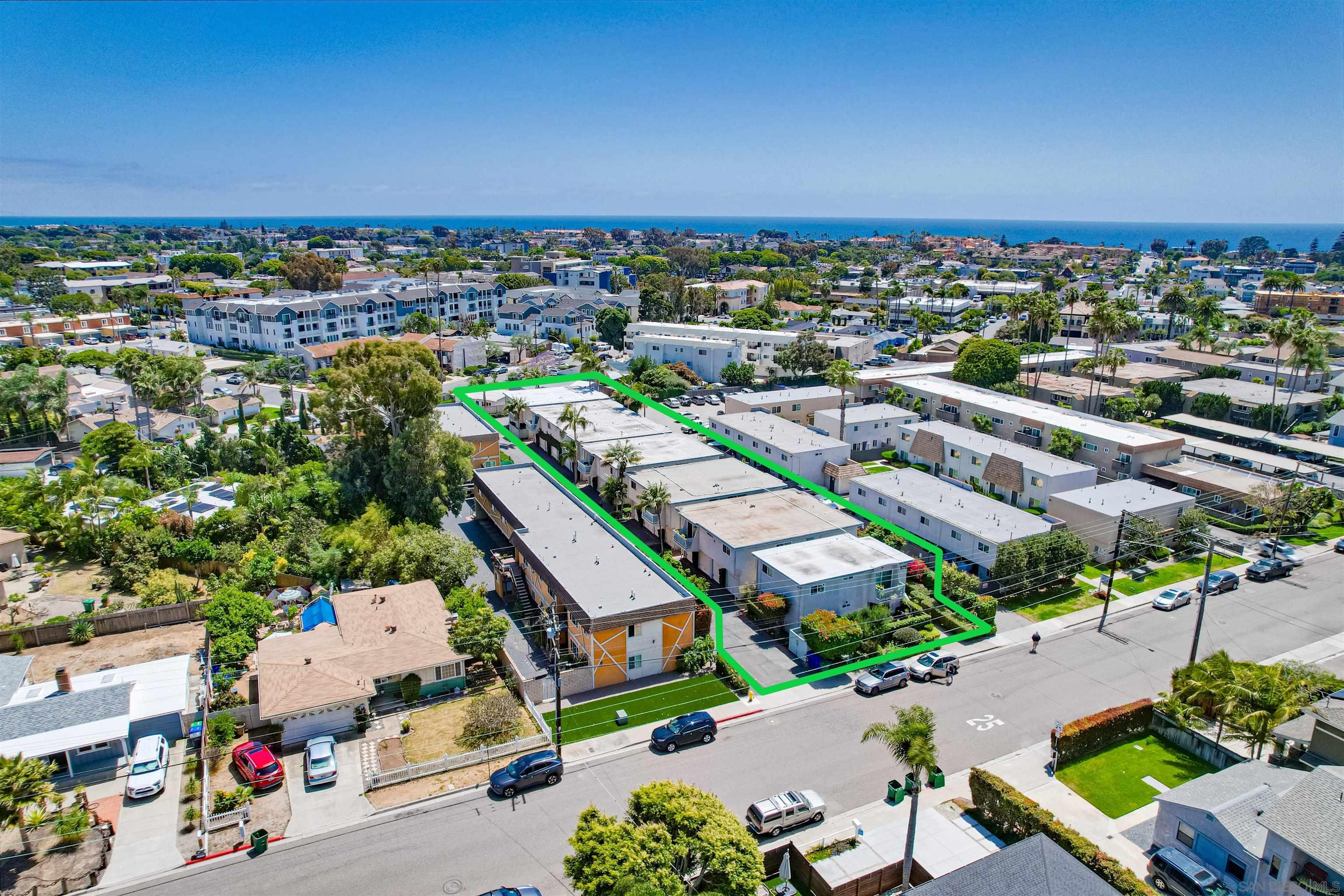 975 Laguna Dr