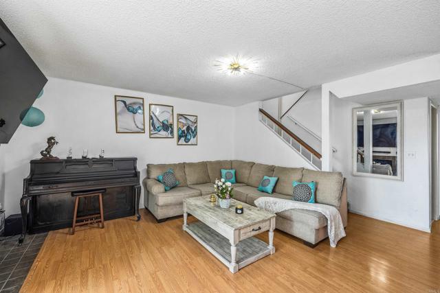 1437 Robin Lane