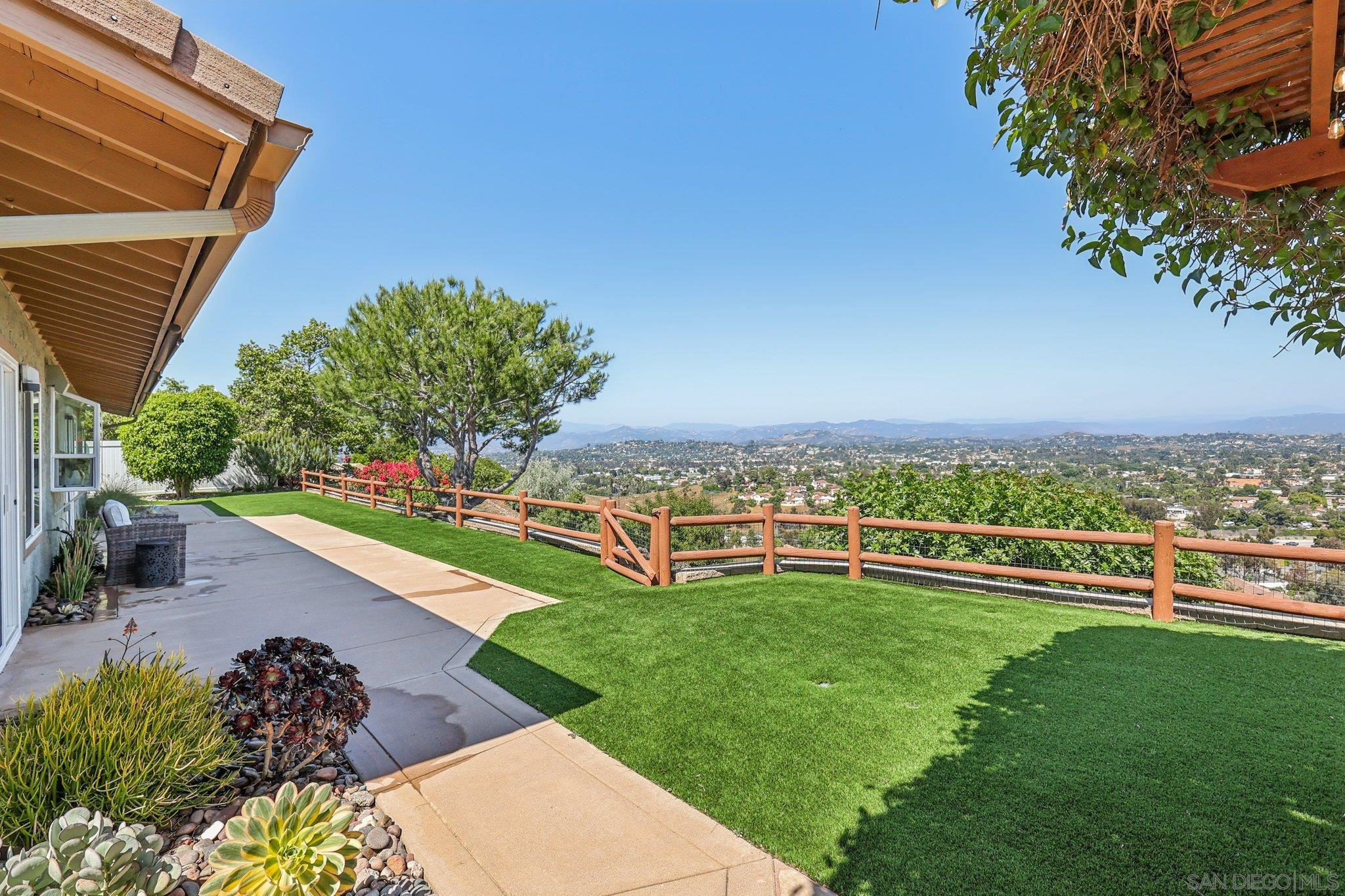 1305 Eagle Glen