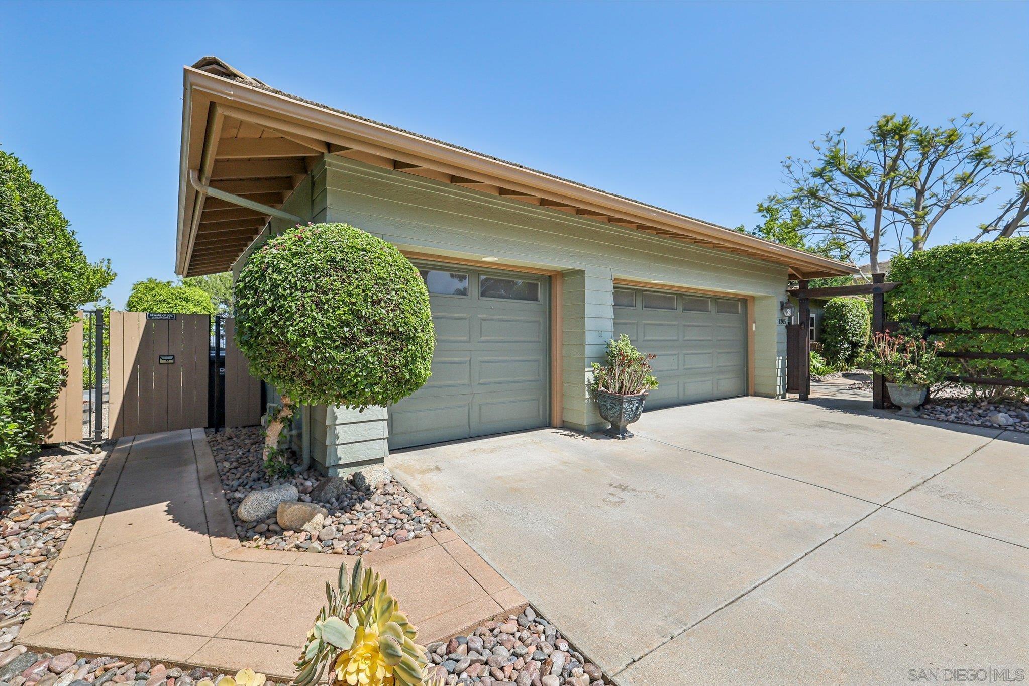 1305 Eagle Glen
