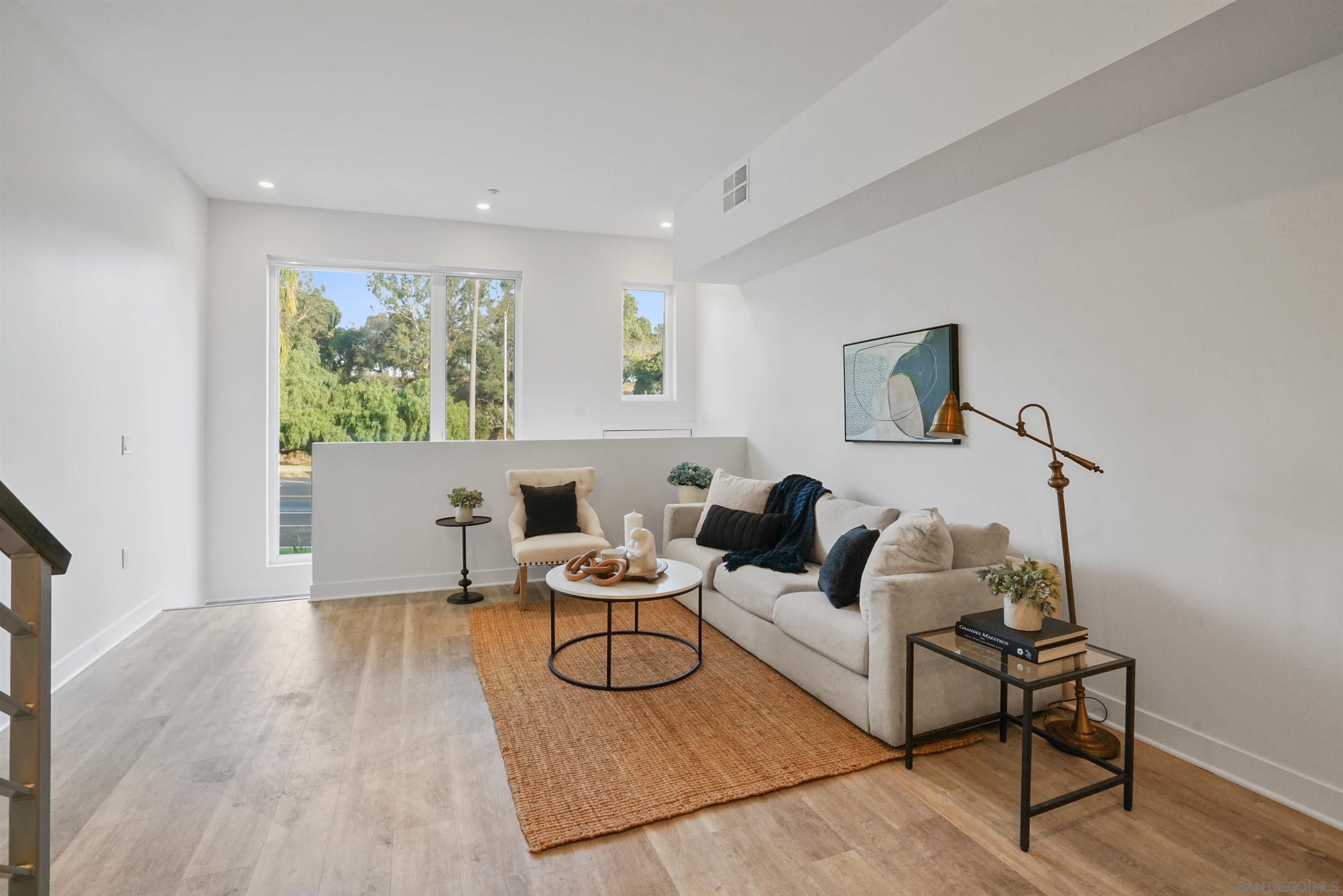 2060 6Th Ave