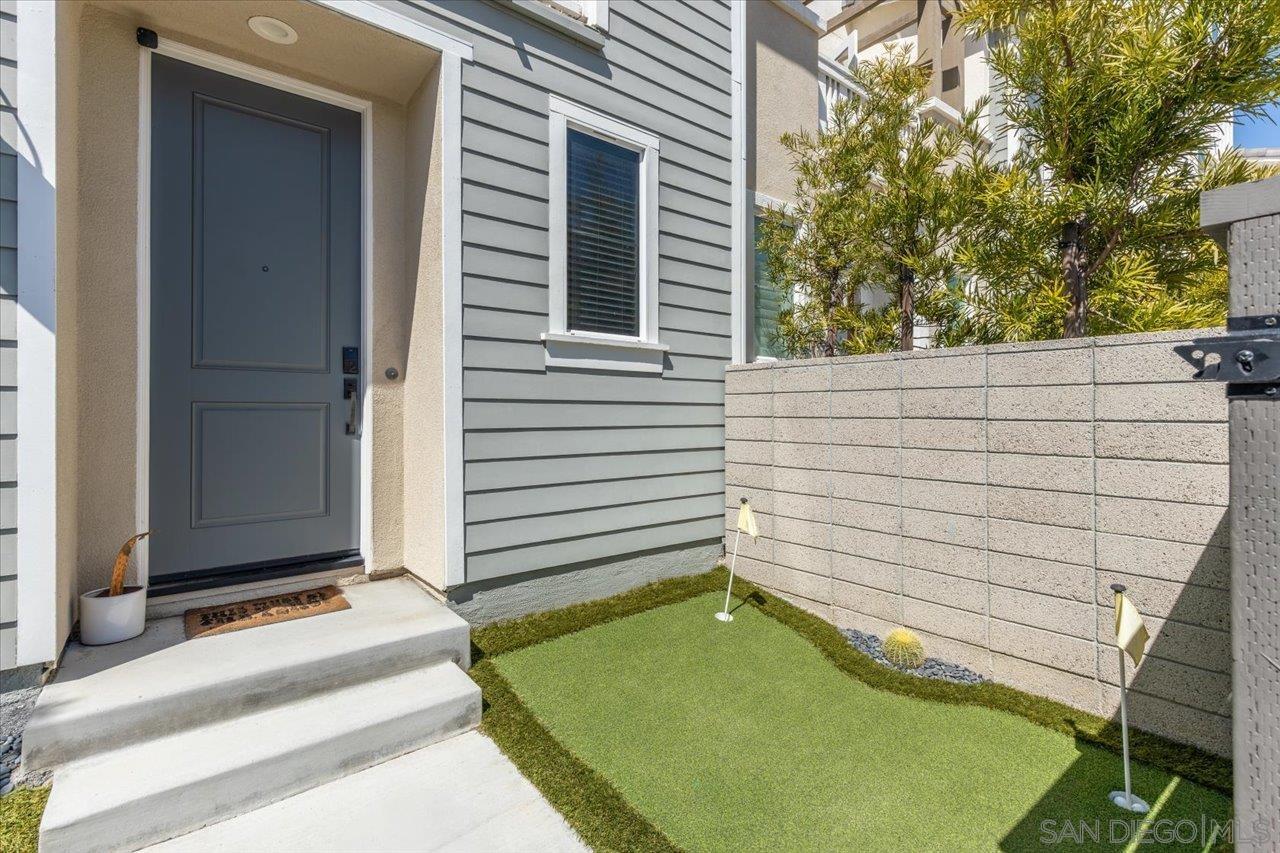 1107 Hibiscus Way