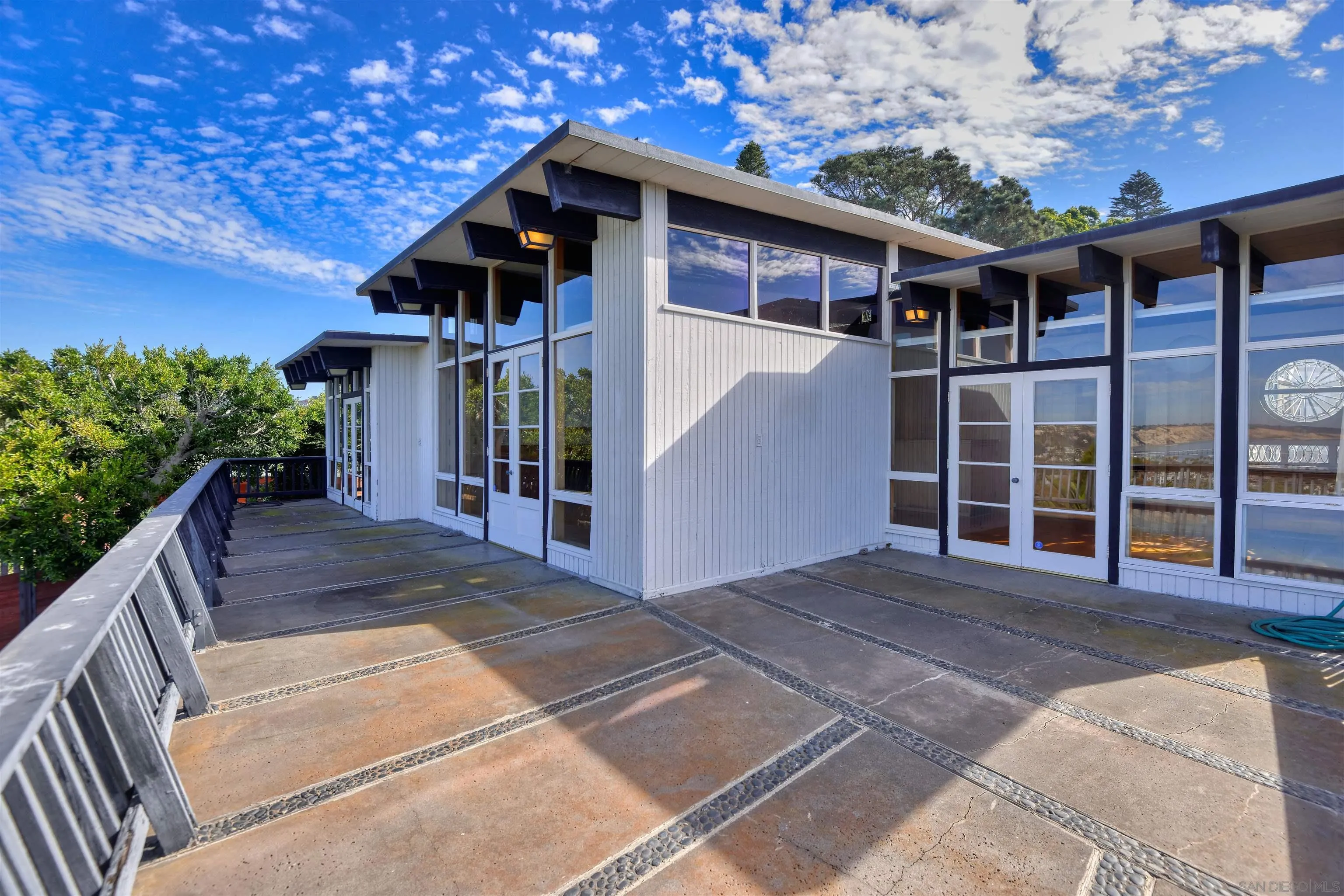 La Jolla, California 92037, United States, 4 Bedrooms Bedrooms, ,4 BathroomsBathrooms,Residential,Pending,29022