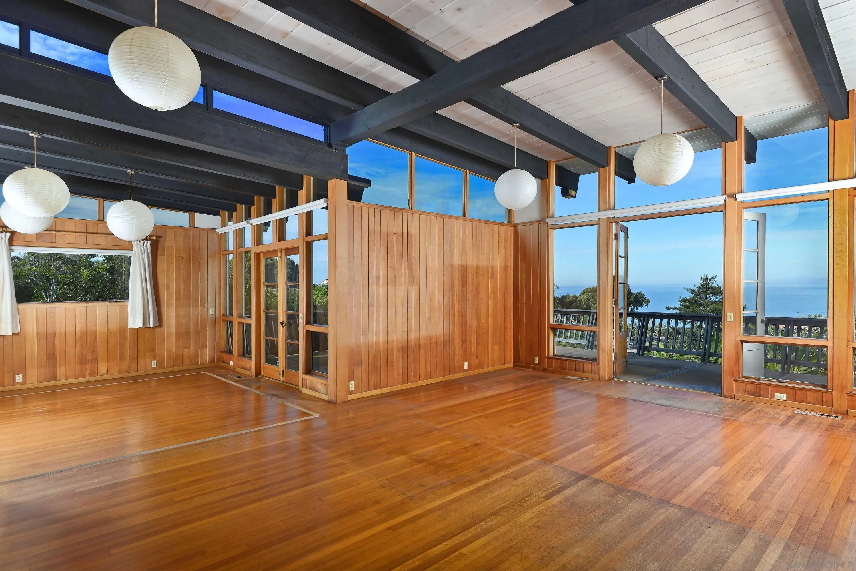 La Jolla, California 92037, United States, 4 Bedrooms Bedrooms, ,4 BathroomsBathrooms,Residential,Pending,29022