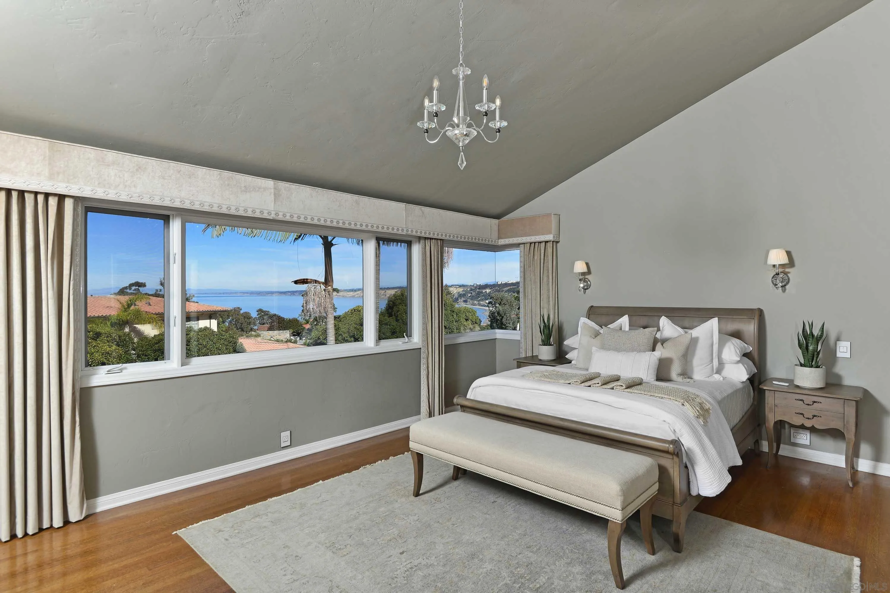 La Jolla, California 92037, United States, 4 Bedrooms Bedrooms, ,4 BathroomsBathrooms,Residential,Pending,29022