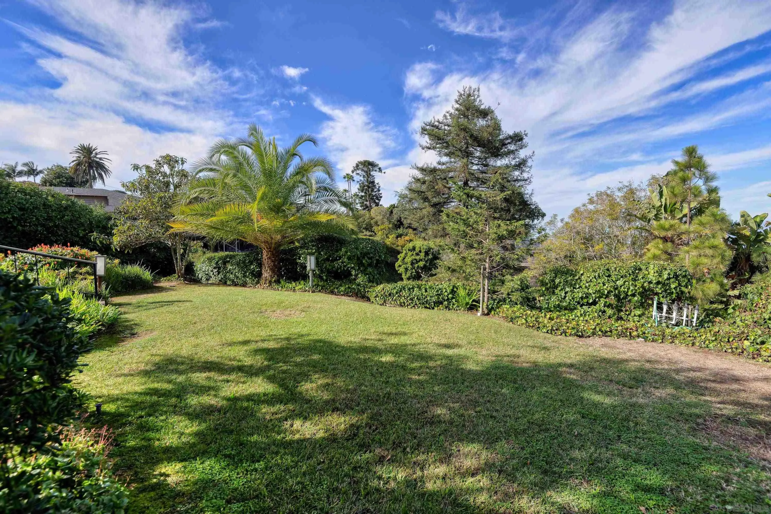 La Jolla, California 92037, United States, 4 Bedrooms Bedrooms, ,4 BathroomsBathrooms,Residential,Pending,29022