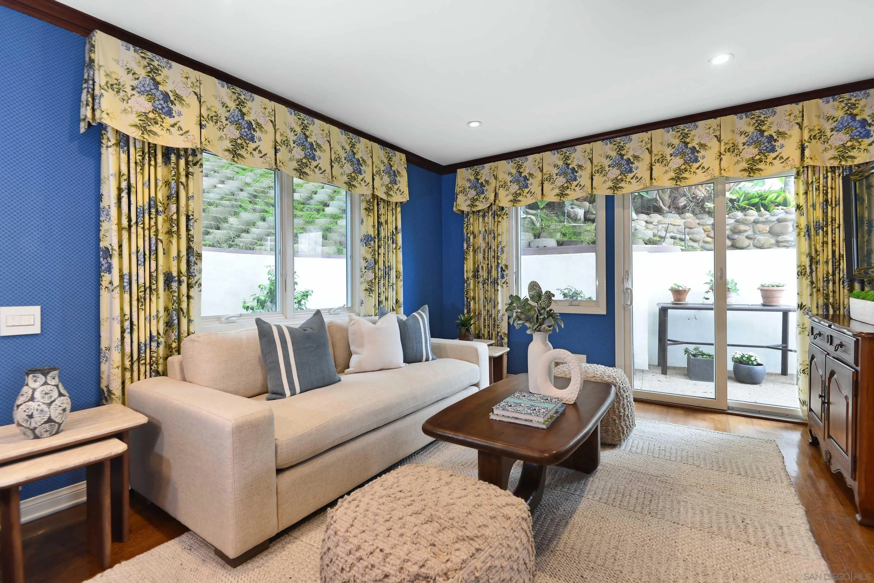 La Jolla, California 92037, United States, 4 Bedrooms Bedrooms, ,4 BathroomsBathrooms,Residential,Pending,29022