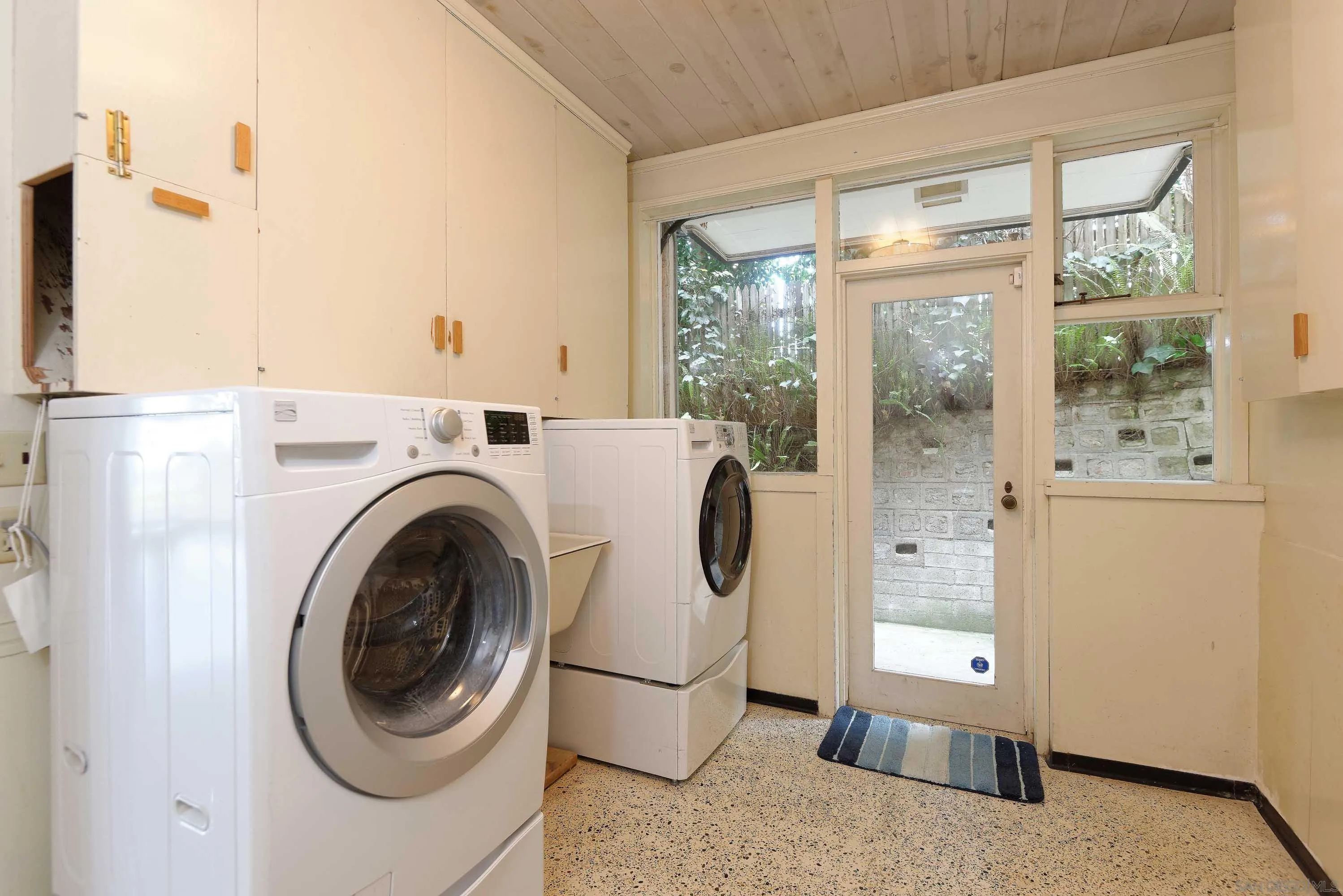 La Jolla, California 92037, United States, 4 Bedrooms Bedrooms, ,4 BathroomsBathrooms,Residential,Pending,29022