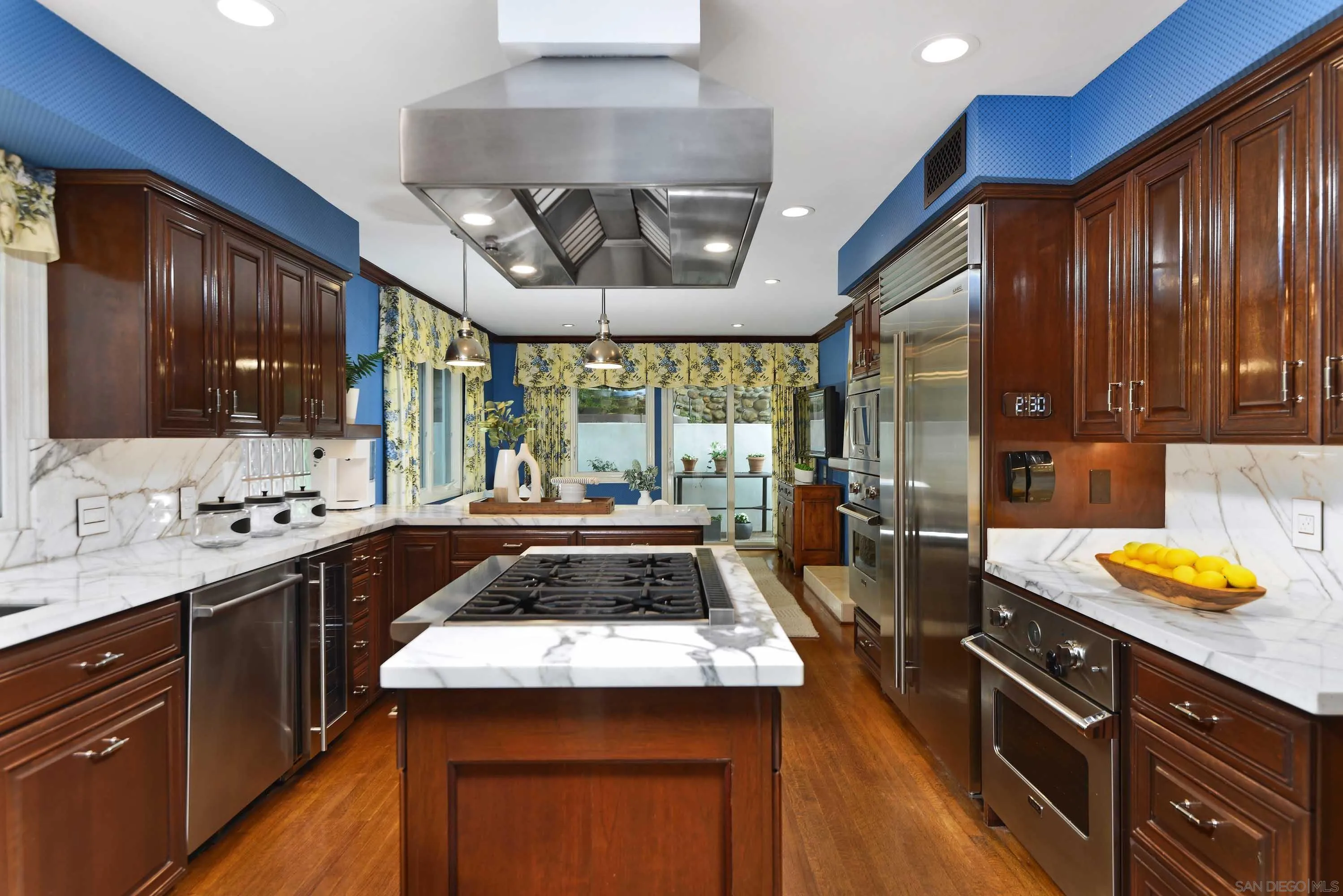 La Jolla, California 92037, United States, 4 Bedrooms Bedrooms, ,4 BathroomsBathrooms,Residential,Pending,29022