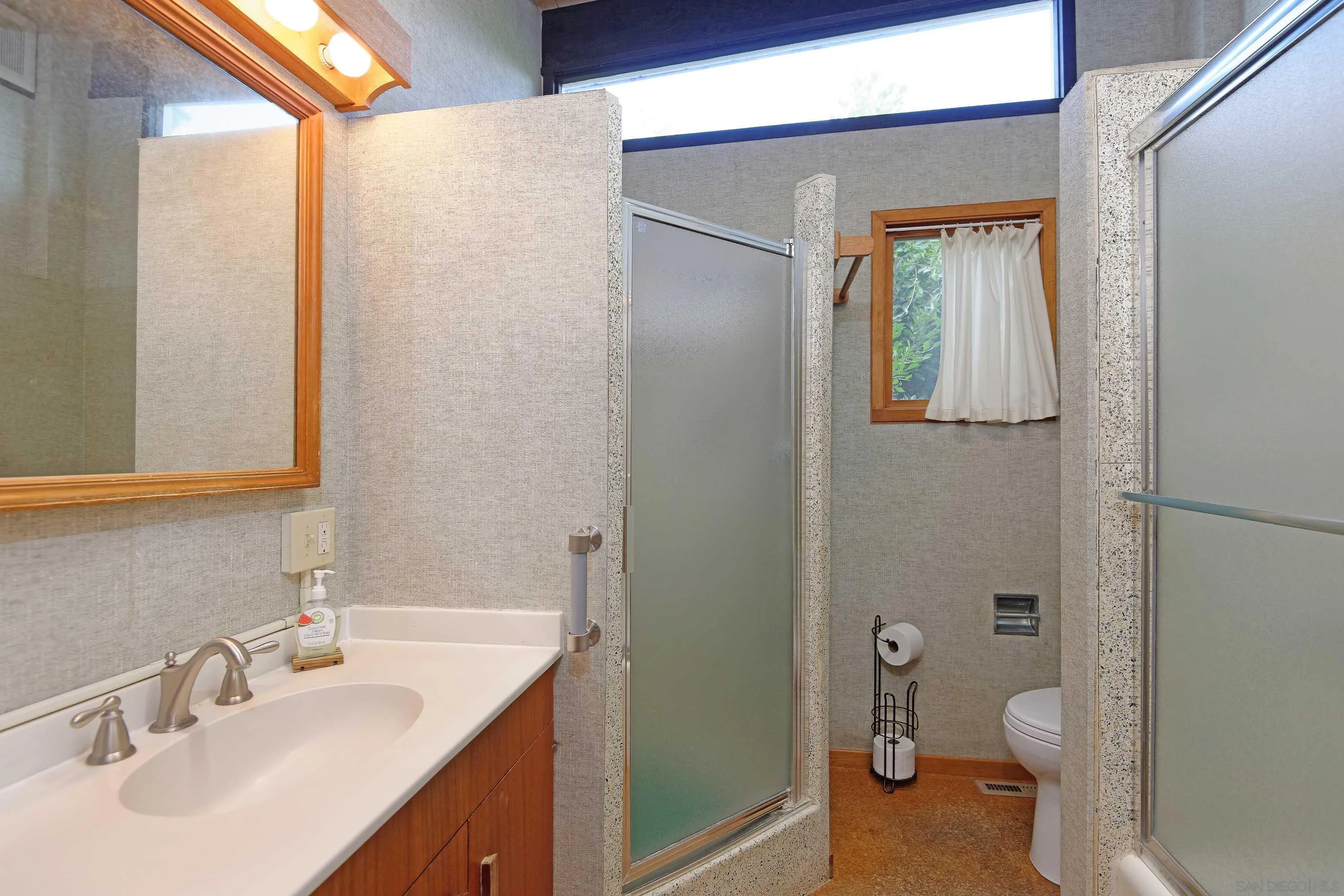 La Jolla, California 92037, United States, 4 Bedrooms Bedrooms, ,4 BathroomsBathrooms,Residential,Pending,29022