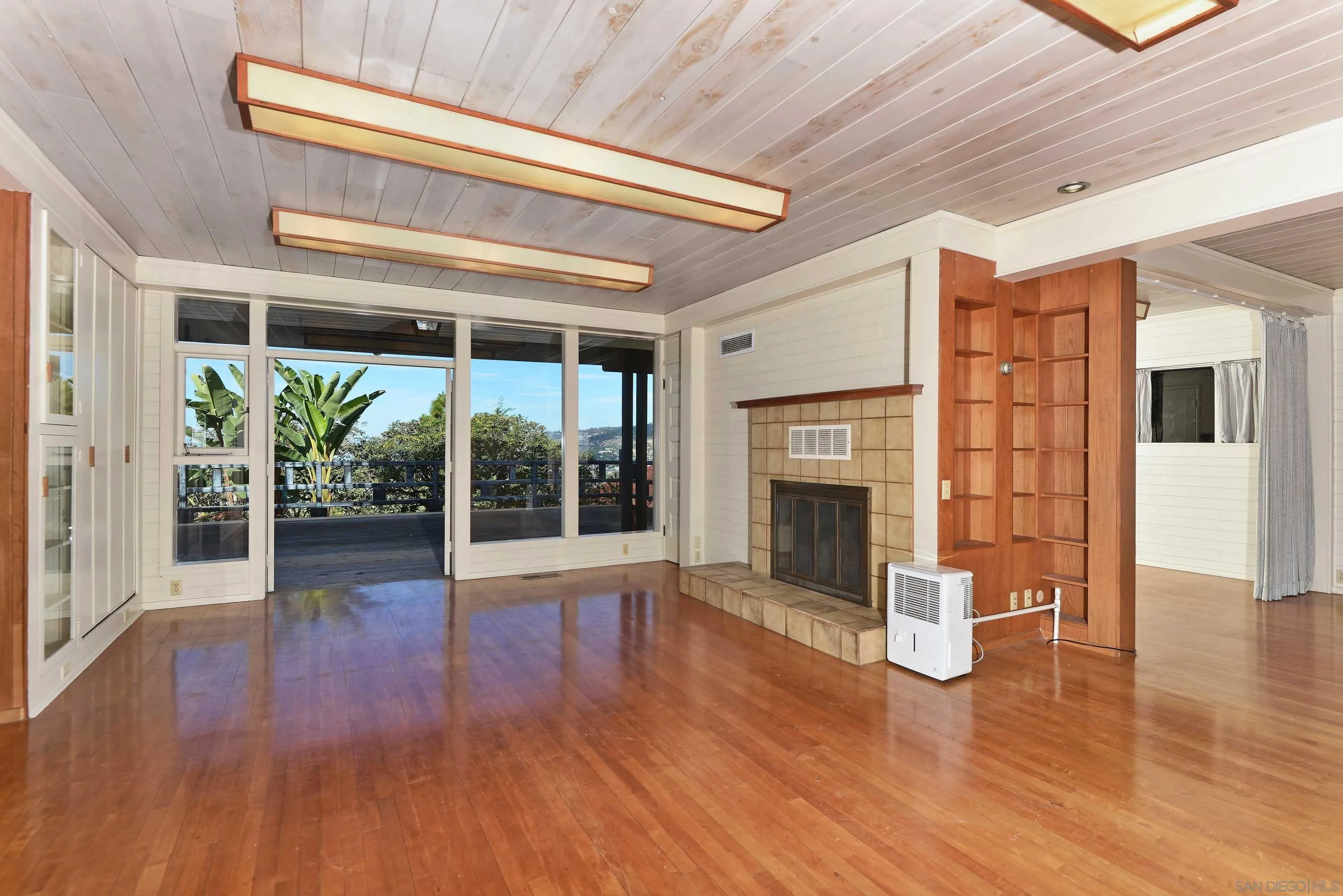 La Jolla, California 92037, United States, 4 Bedrooms Bedrooms, ,4 BathroomsBathrooms,Residential,Pending,29022