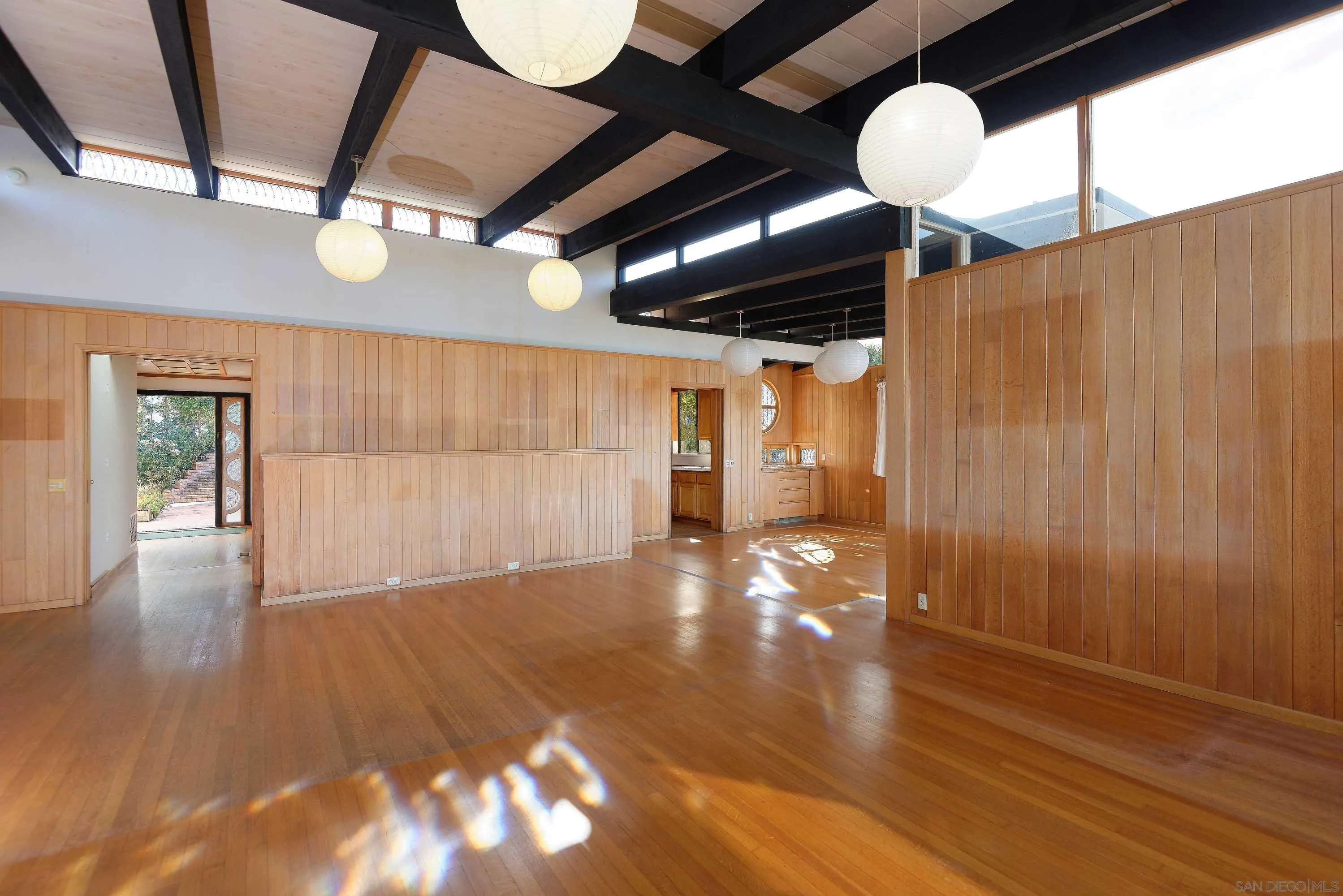 La Jolla, California 92037, United States, 4 Bedrooms Bedrooms, ,4 BathroomsBathrooms,Residential,Pending,29022