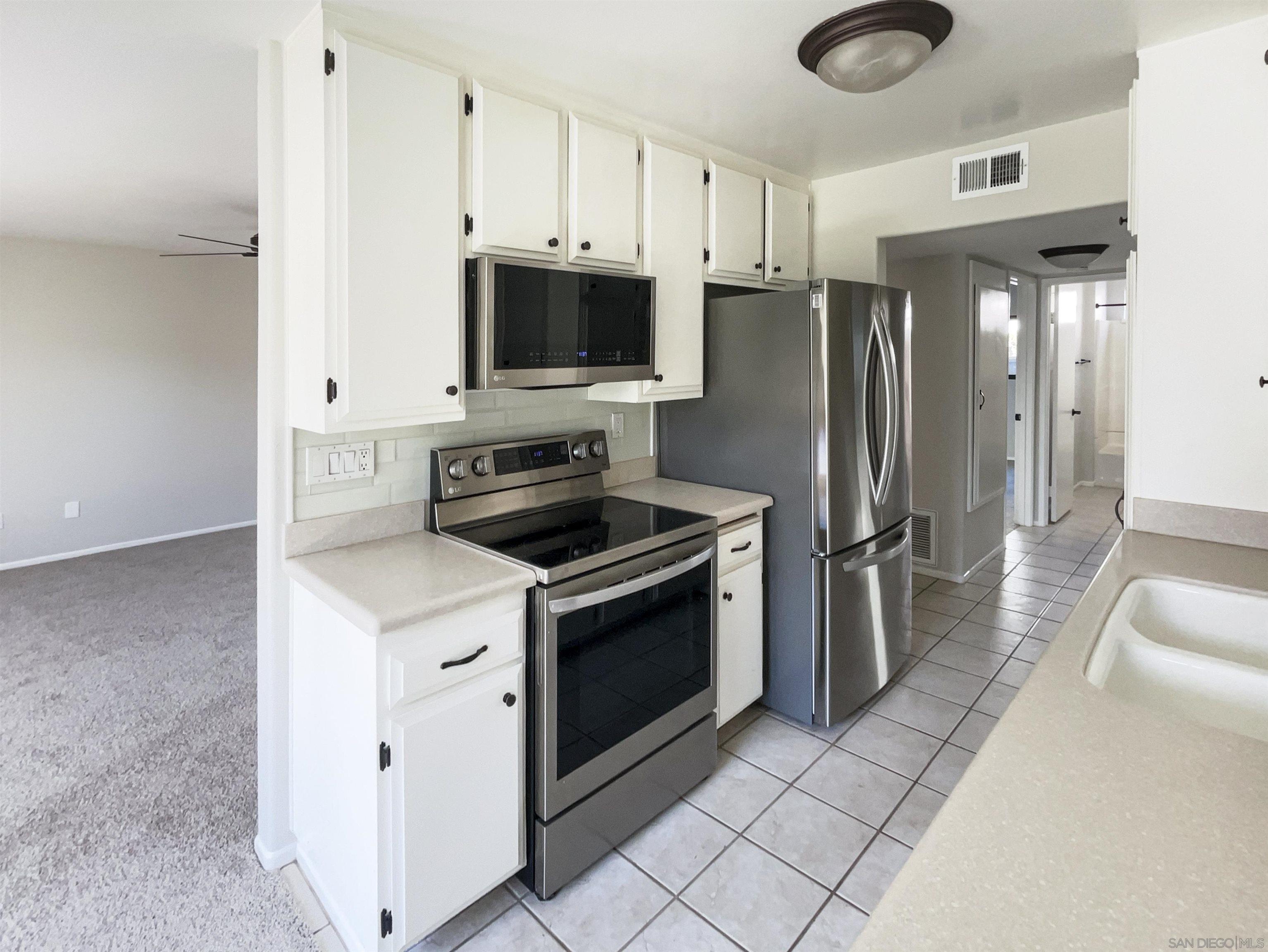 450 W Vermont Ave 805