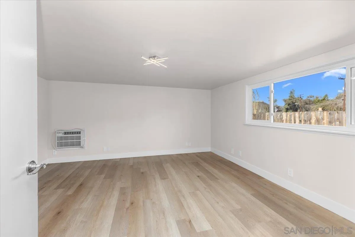 Santee, California 92071, United States, 6 Bedrooms Bedrooms, ,4 BathroomsBathrooms,Residential,Active,83917