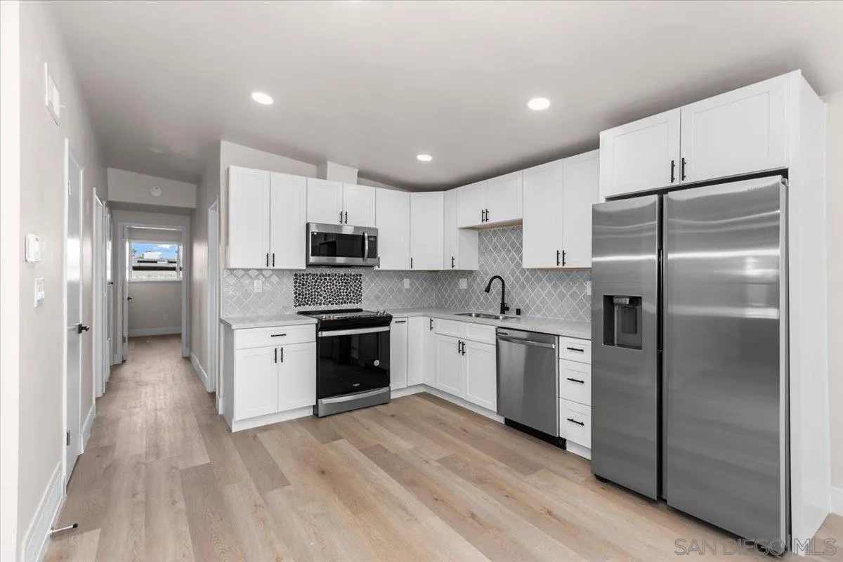 Santee, California 92071, United States, 6 Bedrooms Bedrooms, ,4 BathroomsBathrooms,Residential,Active,83917