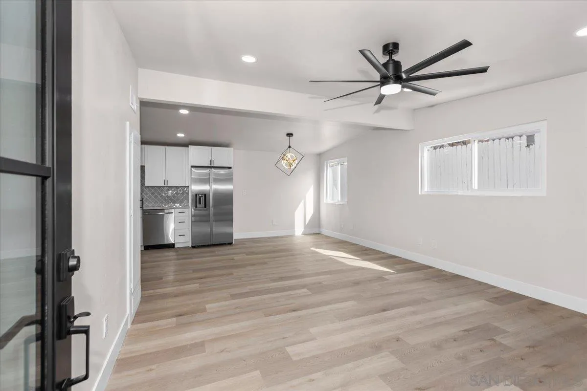 Santee, California 92071, United States, 6 Bedrooms Bedrooms, ,4 BathroomsBathrooms,Residential,Active,83917