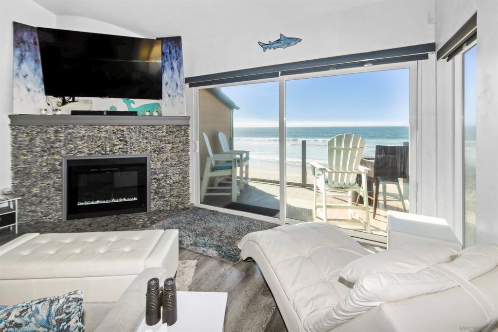 Photo of 706 Ocean Ln, Imperial Beach, CA 91932 (MLS # 250020045)