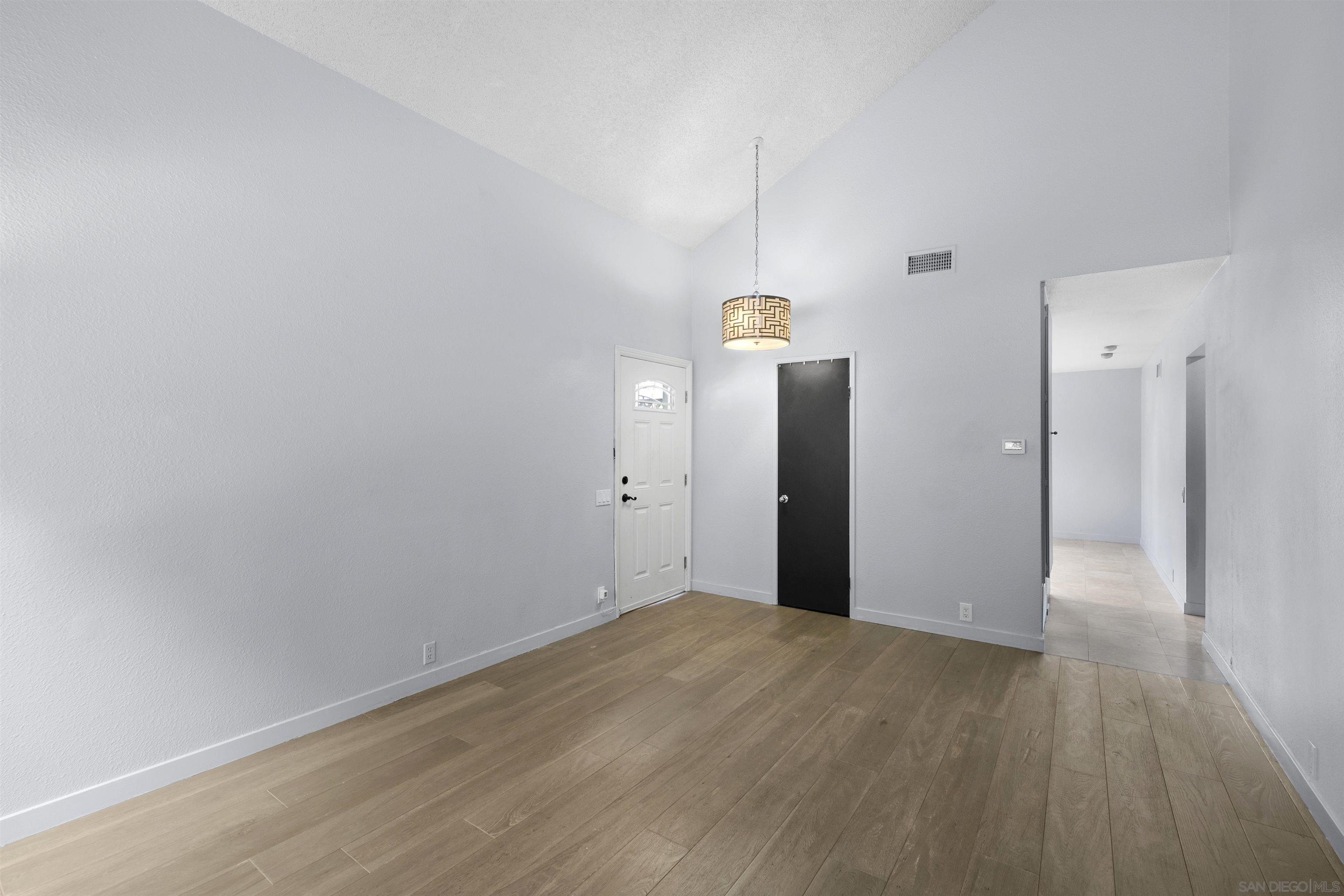 5246 Marigot Pl