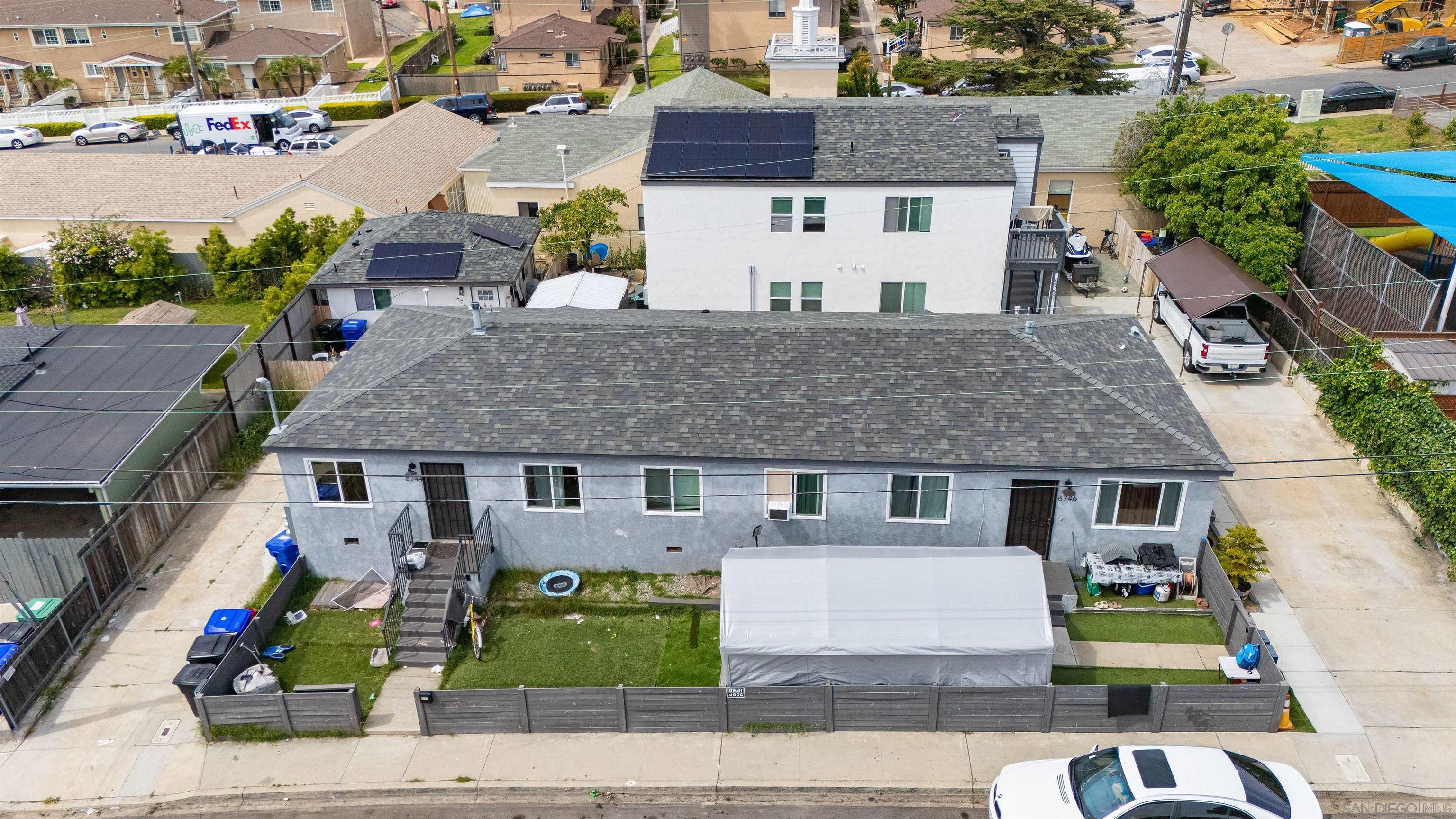 6744-6750 N Elman Street