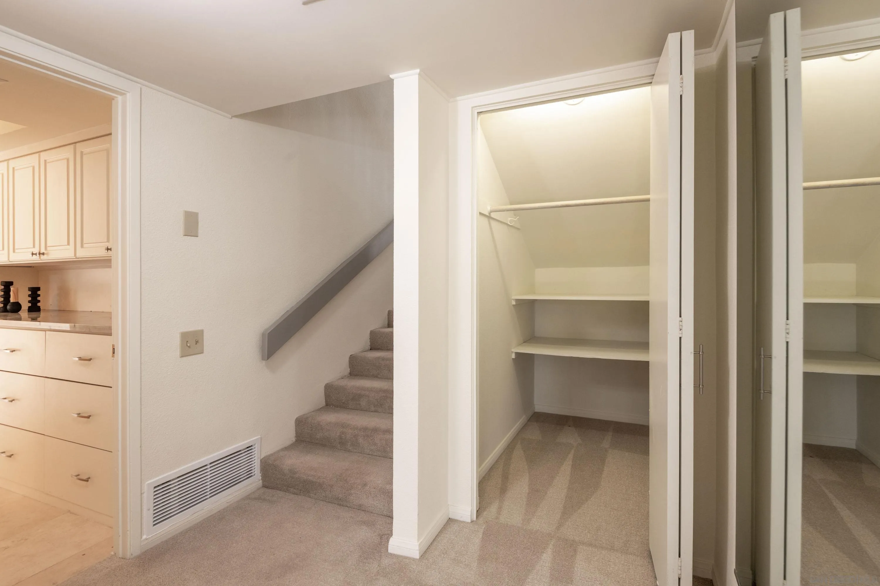 La Jolla, California 92037, United States, 3 Bedrooms Bedrooms, ,3 BathroomsBathrooms,Residential,Pending,1205