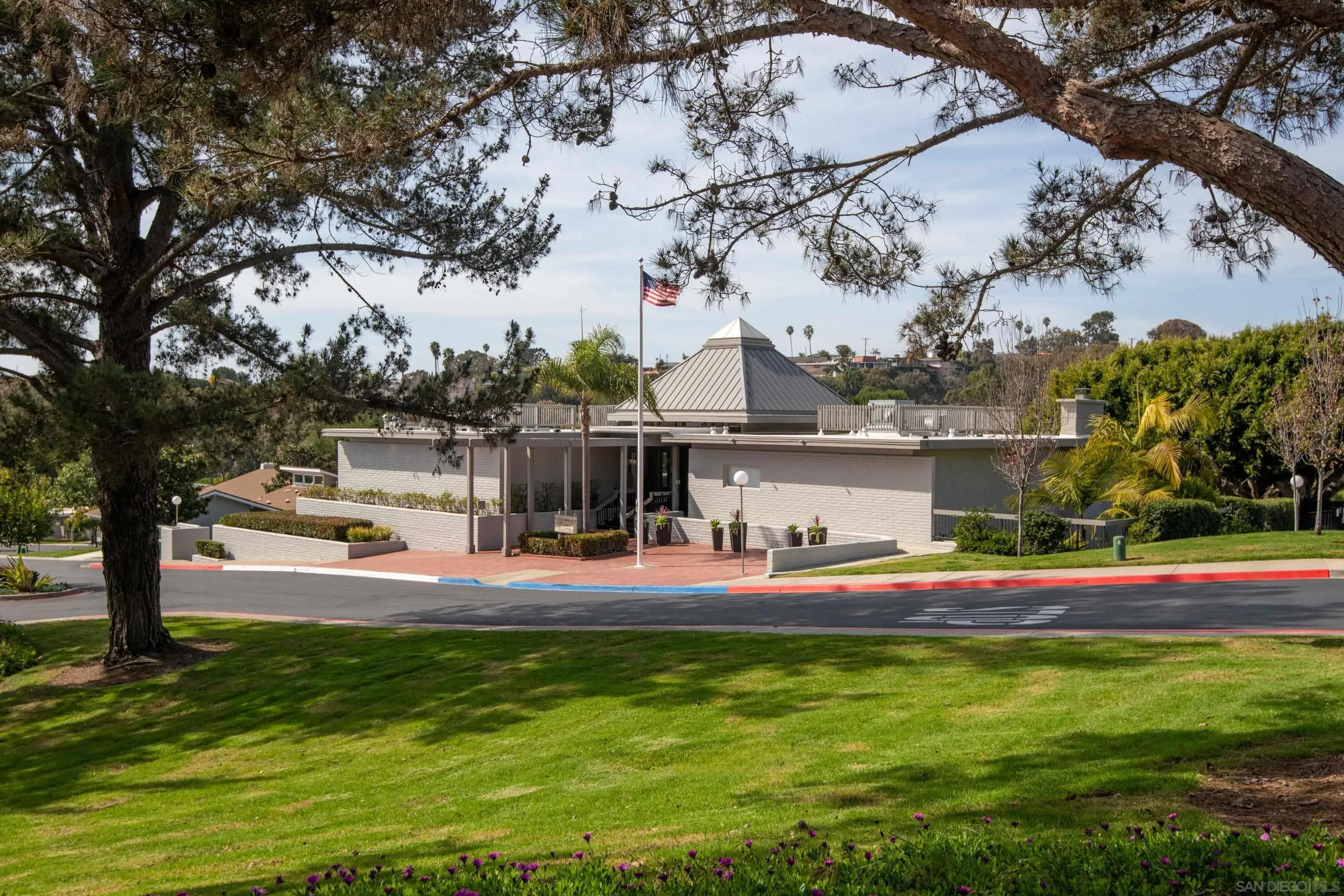 La Jolla, California 92037, United States, 3 Bedrooms Bedrooms, ,3 BathroomsBathrooms,Residential,Pending,1205