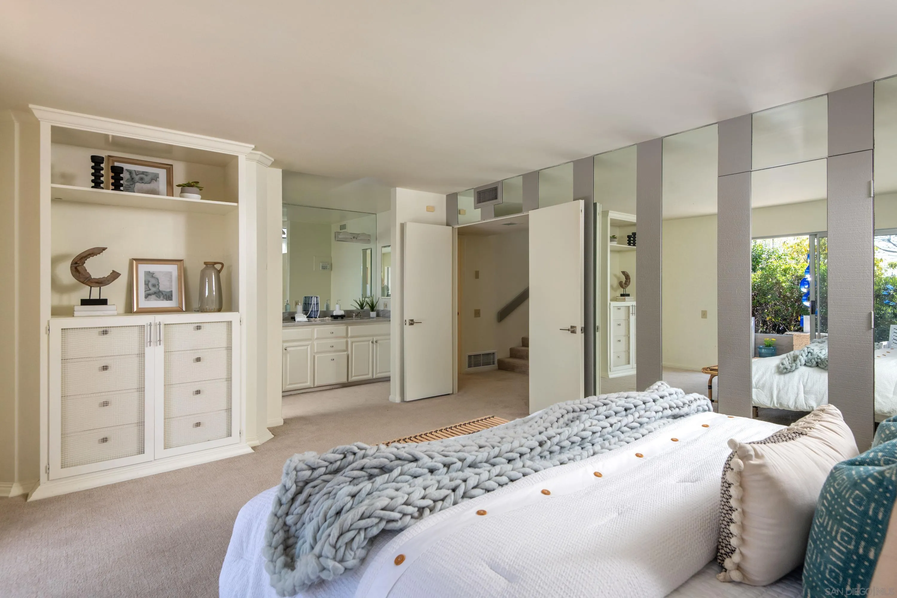 La Jolla, California 92037, United States, 3 Bedrooms Bedrooms, ,3 BathroomsBathrooms,Residential,Pending,1205