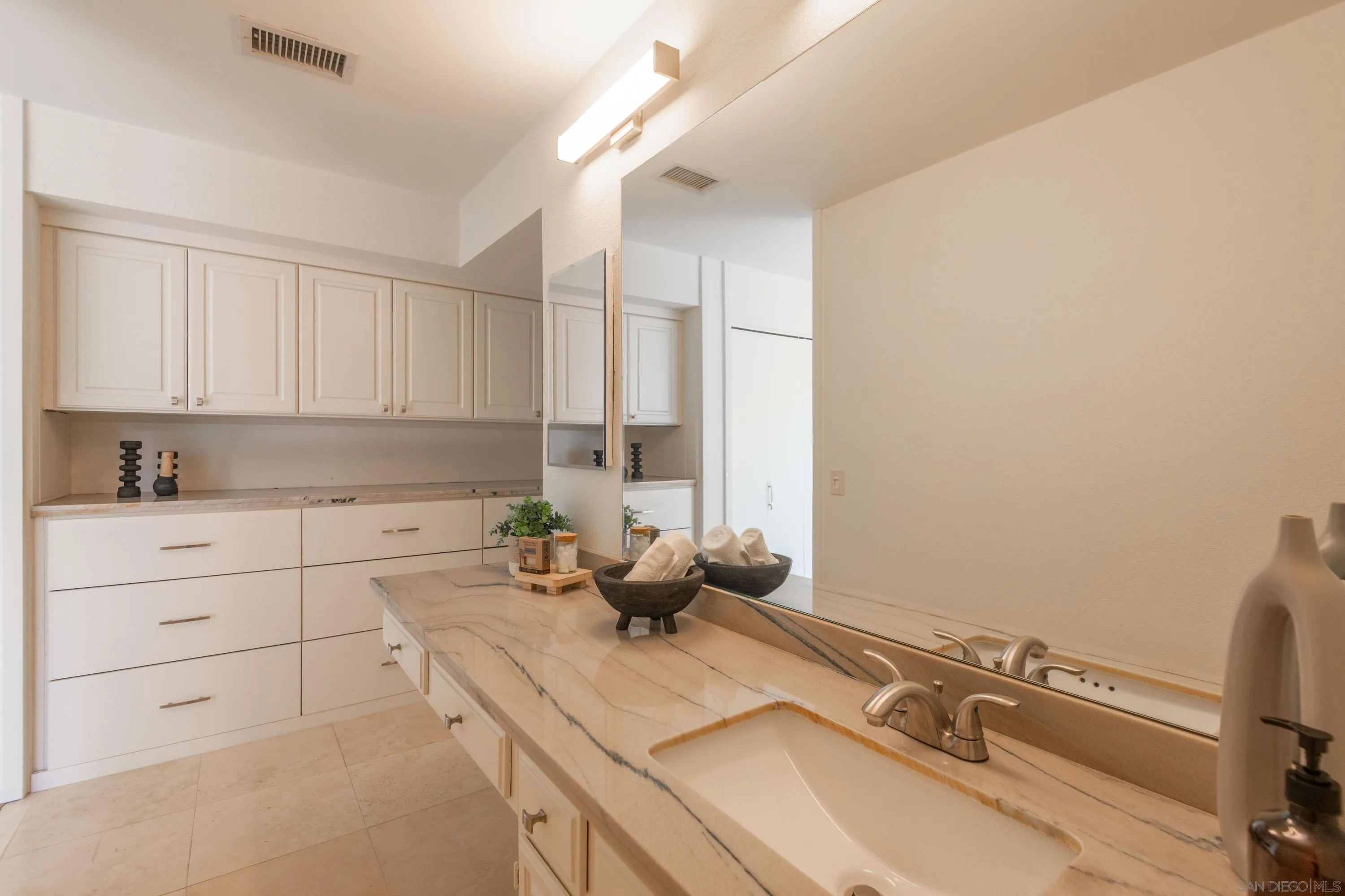 La Jolla, California 92037, United States, 3 Bedrooms Bedrooms, ,3 BathroomsBathrooms,Residential,Pending,1205