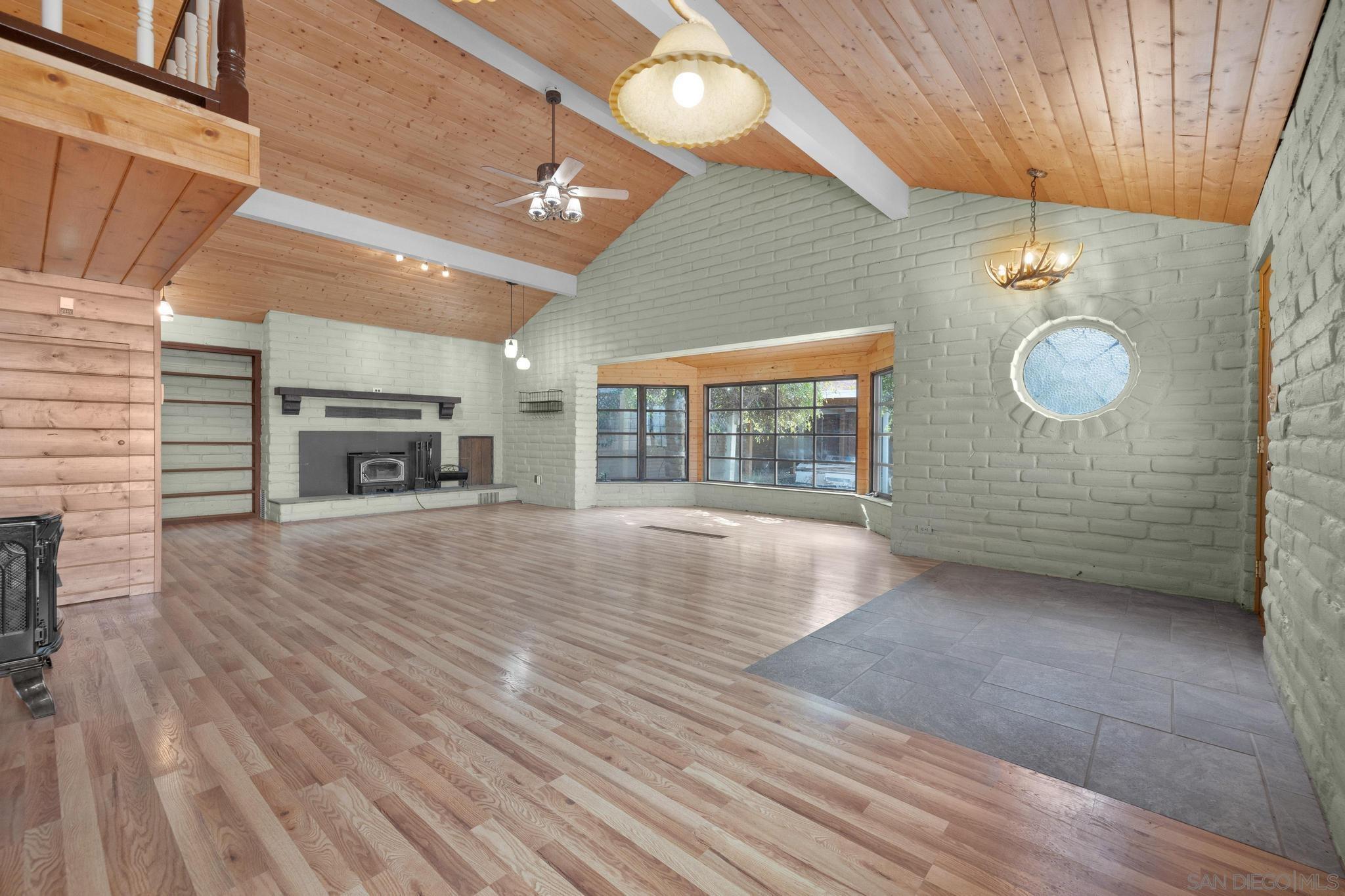 3290  Blue Jay Drive