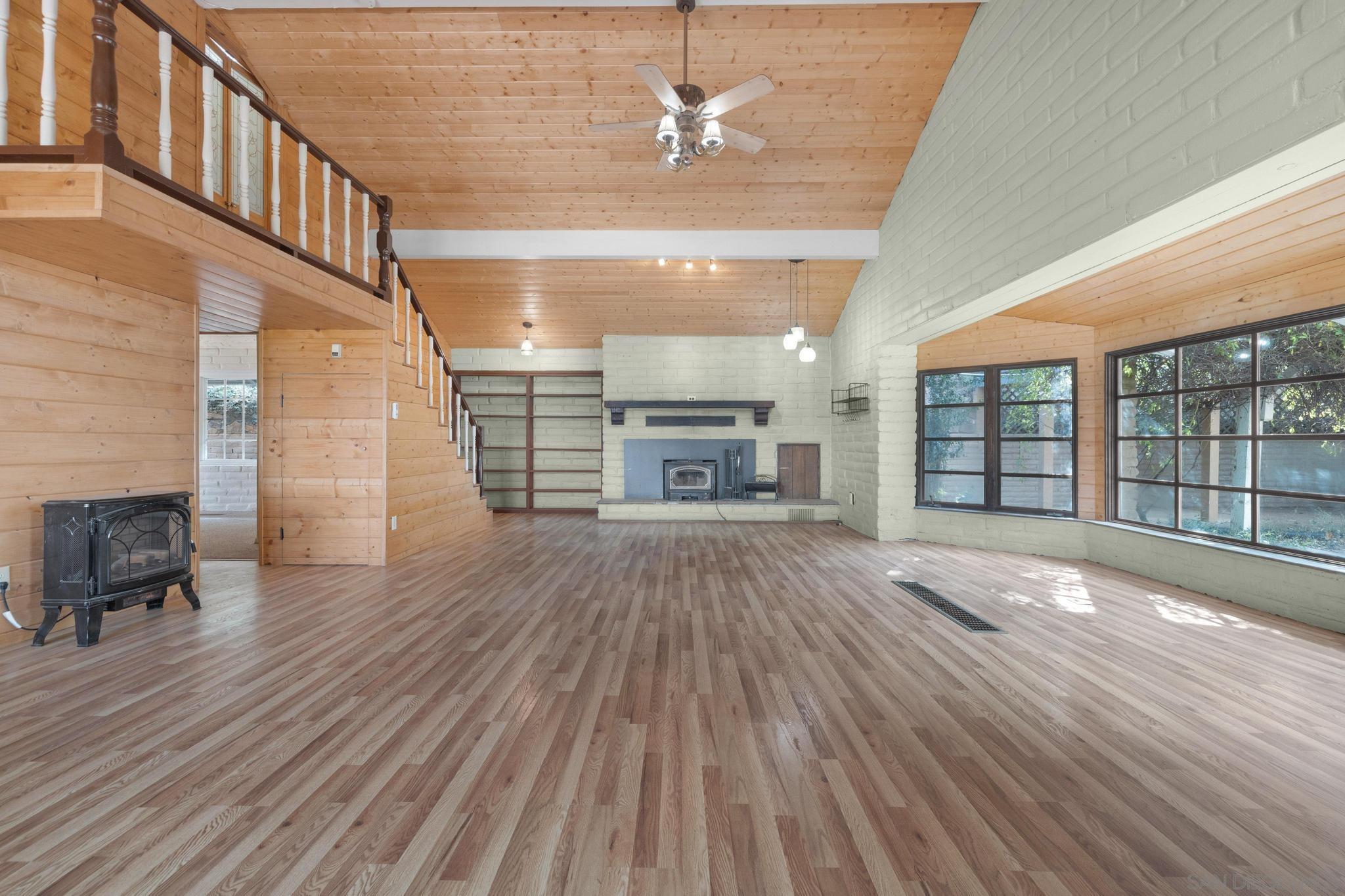 3290  Blue Jay Drive