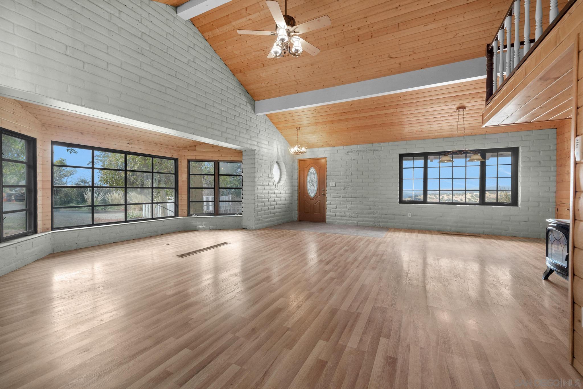 3290  Blue Jay Drive