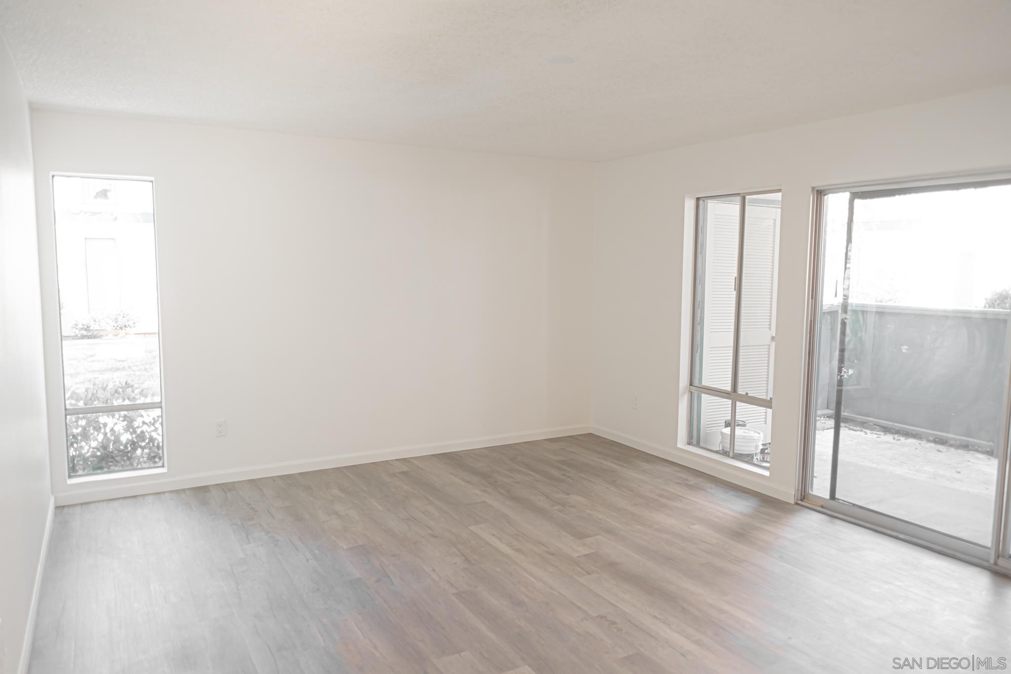 1811 E Grand Ave 89