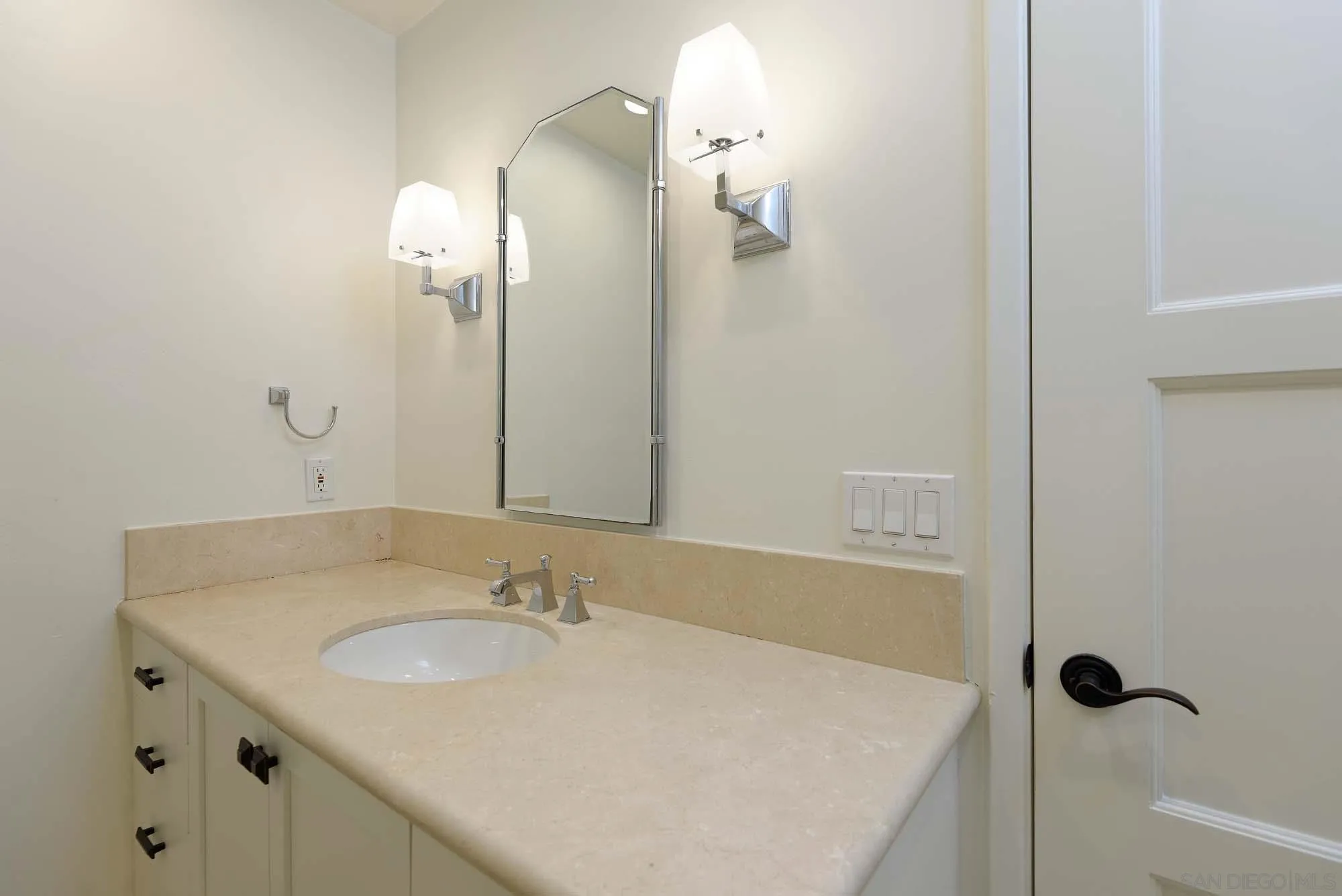 La Jolla, California 92037, United States, 3 Bedrooms Bedrooms, ,2 BathroomsBathrooms,Residential,Active,139306