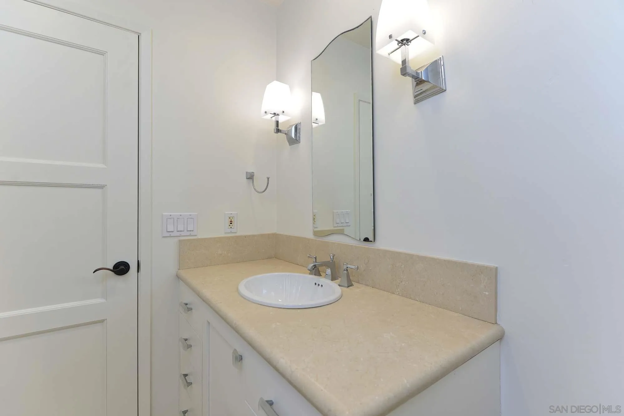 La Jolla, California 92037, United States, 3 Bedrooms Bedrooms, ,2 BathroomsBathrooms,Residential,Active,139306