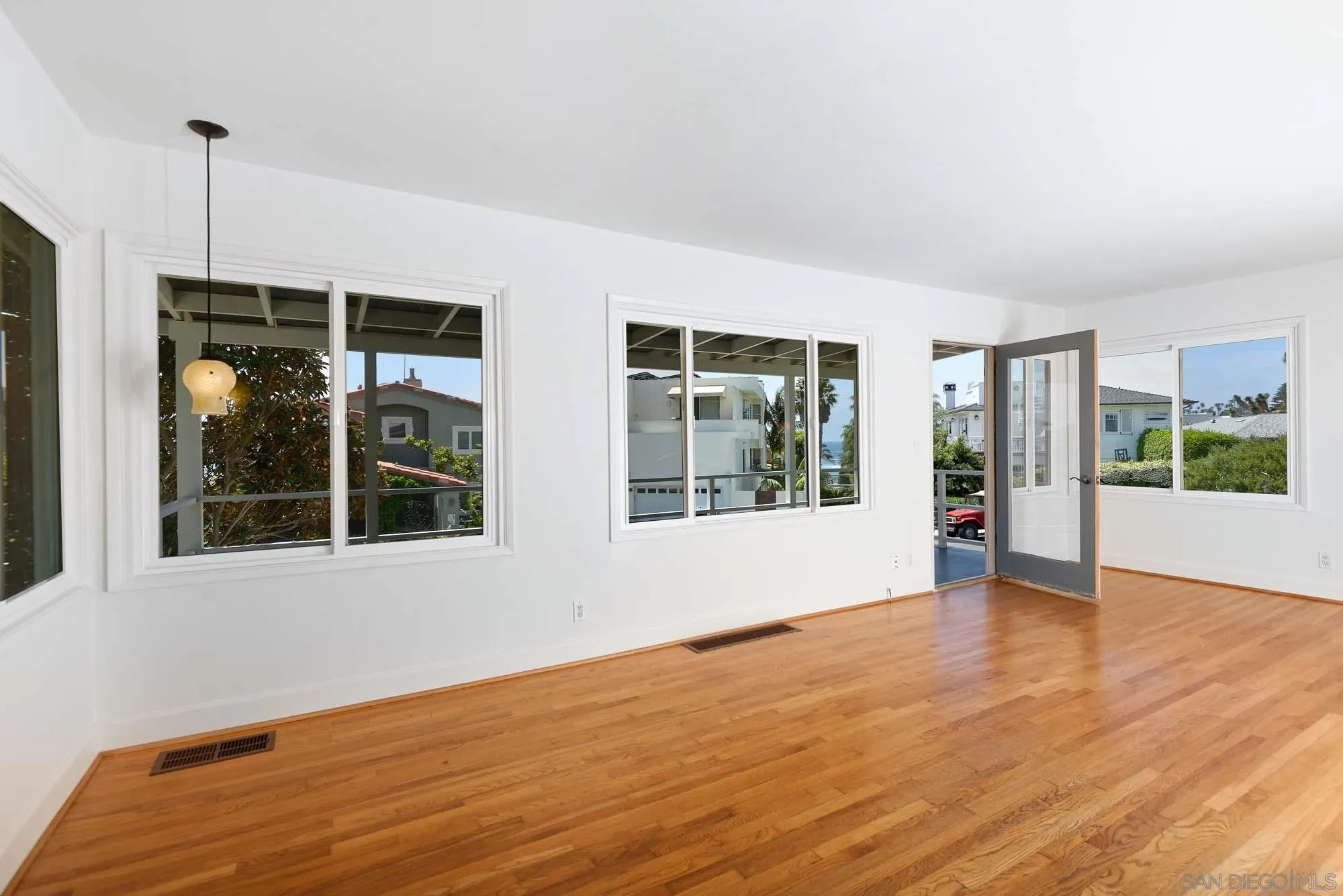 La Jolla, California 92037, United States, 3 Bedrooms Bedrooms, ,2 BathroomsBathrooms,Residential,Active,139306