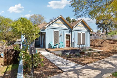 624 S Kalmia Escondido CA 92025
