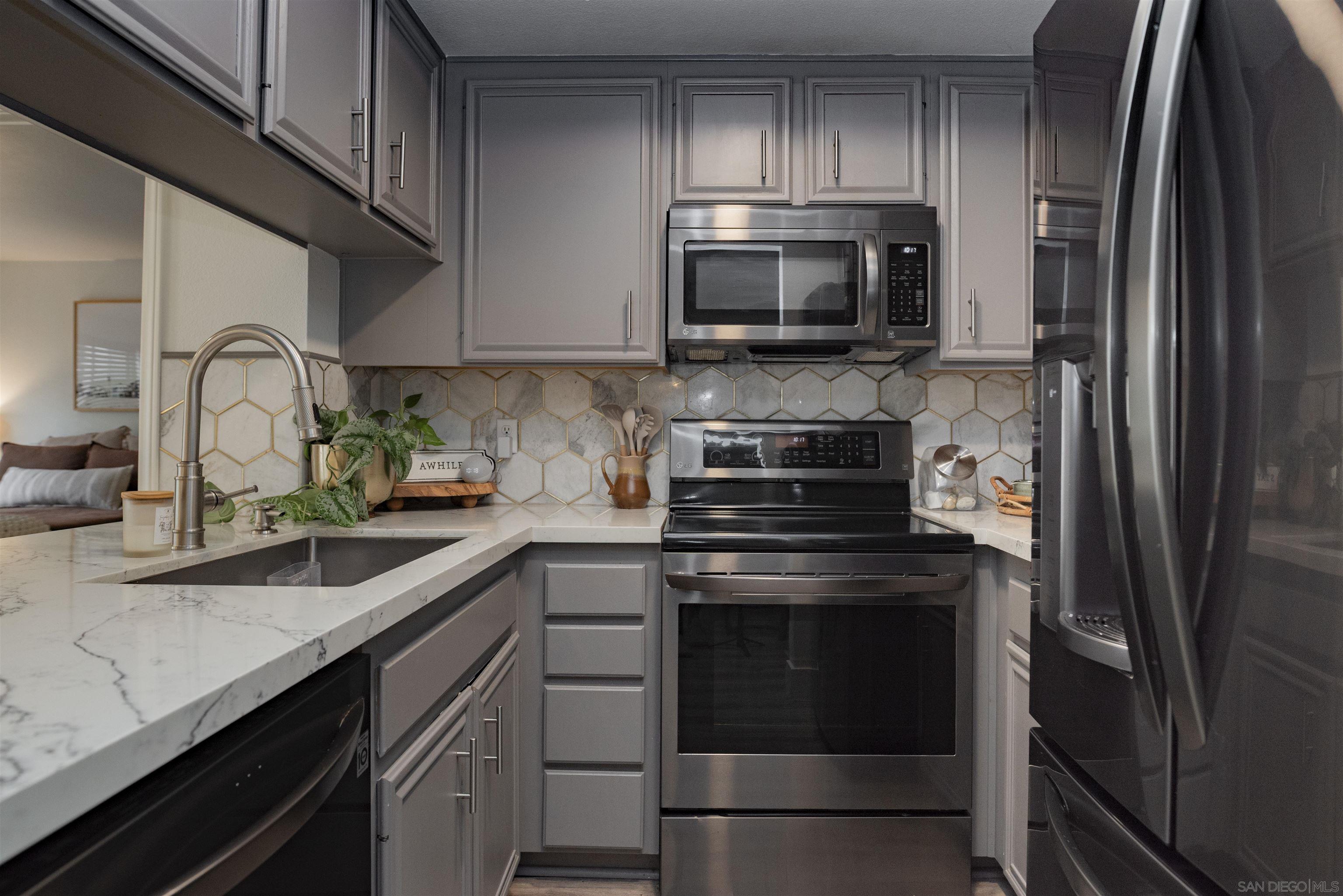 3078 Broadway #214