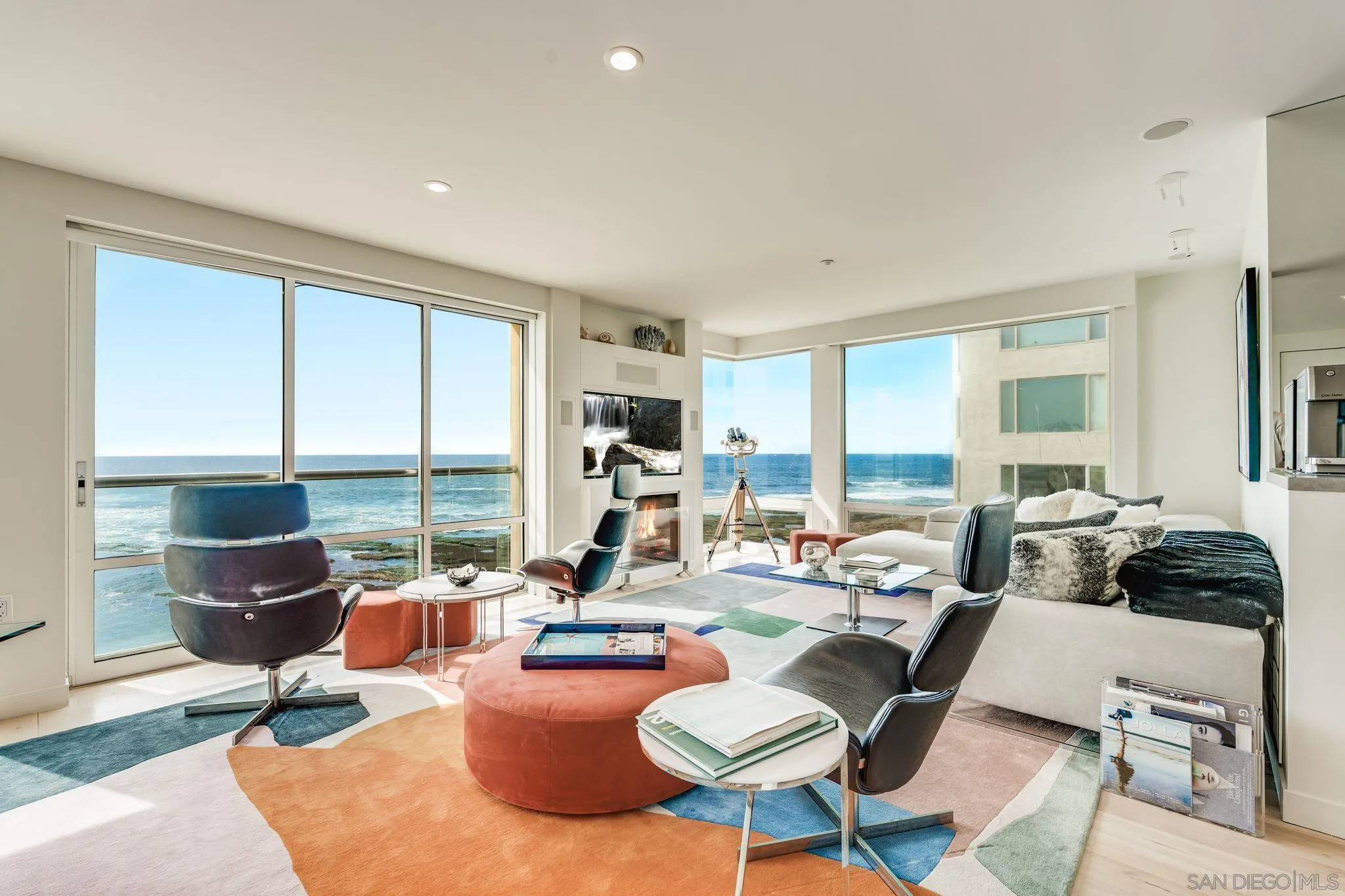 La Jolla, California 92037, United States, 3 Bedrooms Bedrooms, ,3 BathroomsBathrooms,Residential,Pending,100529