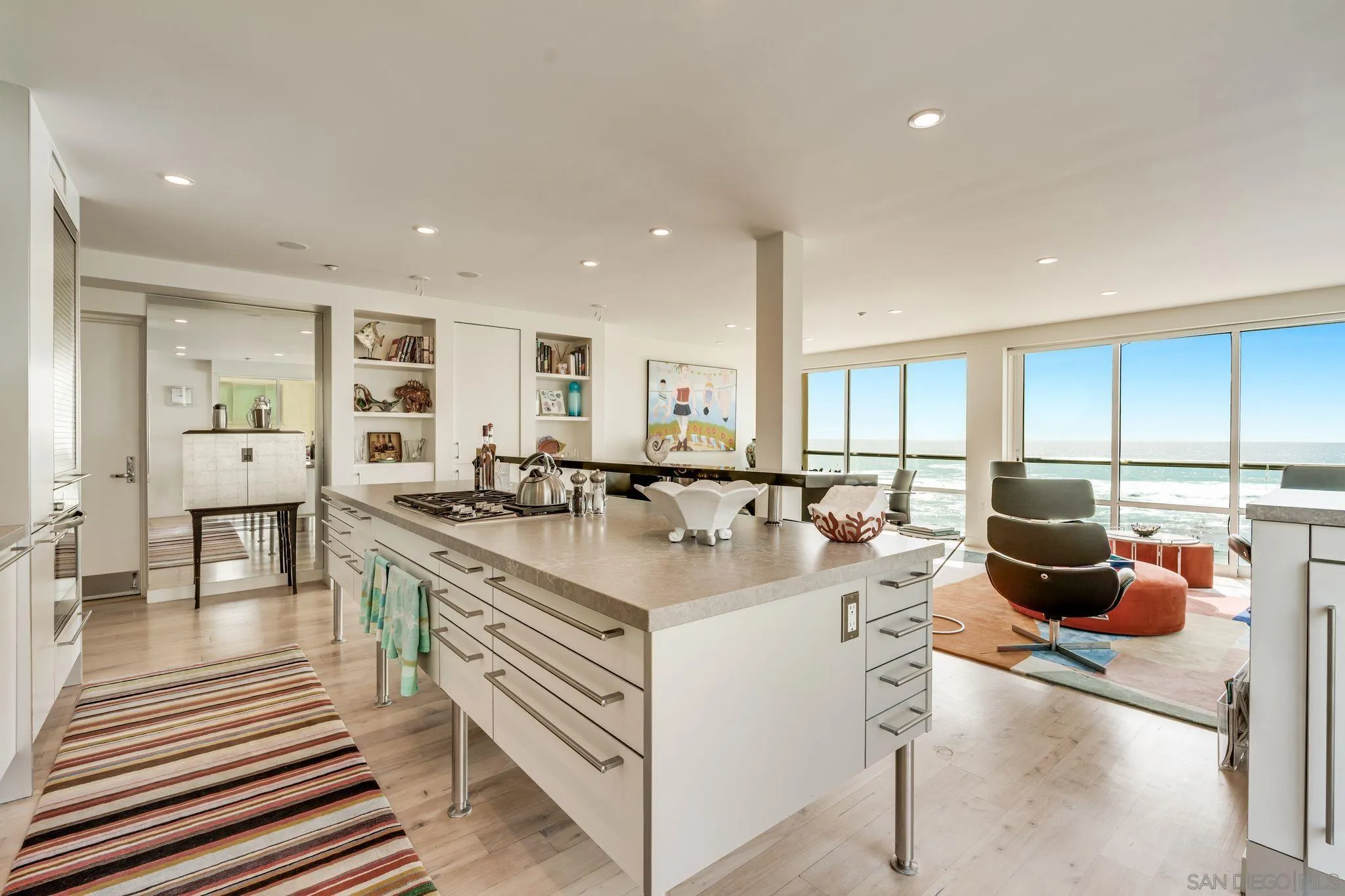 La Jolla, California 92037, United States, 3 Bedrooms Bedrooms, ,3 BathroomsBathrooms,Residential,Pending,100529