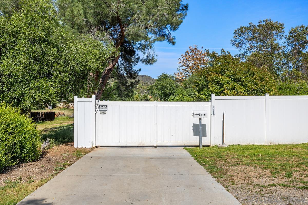 316 S Citrus Ave