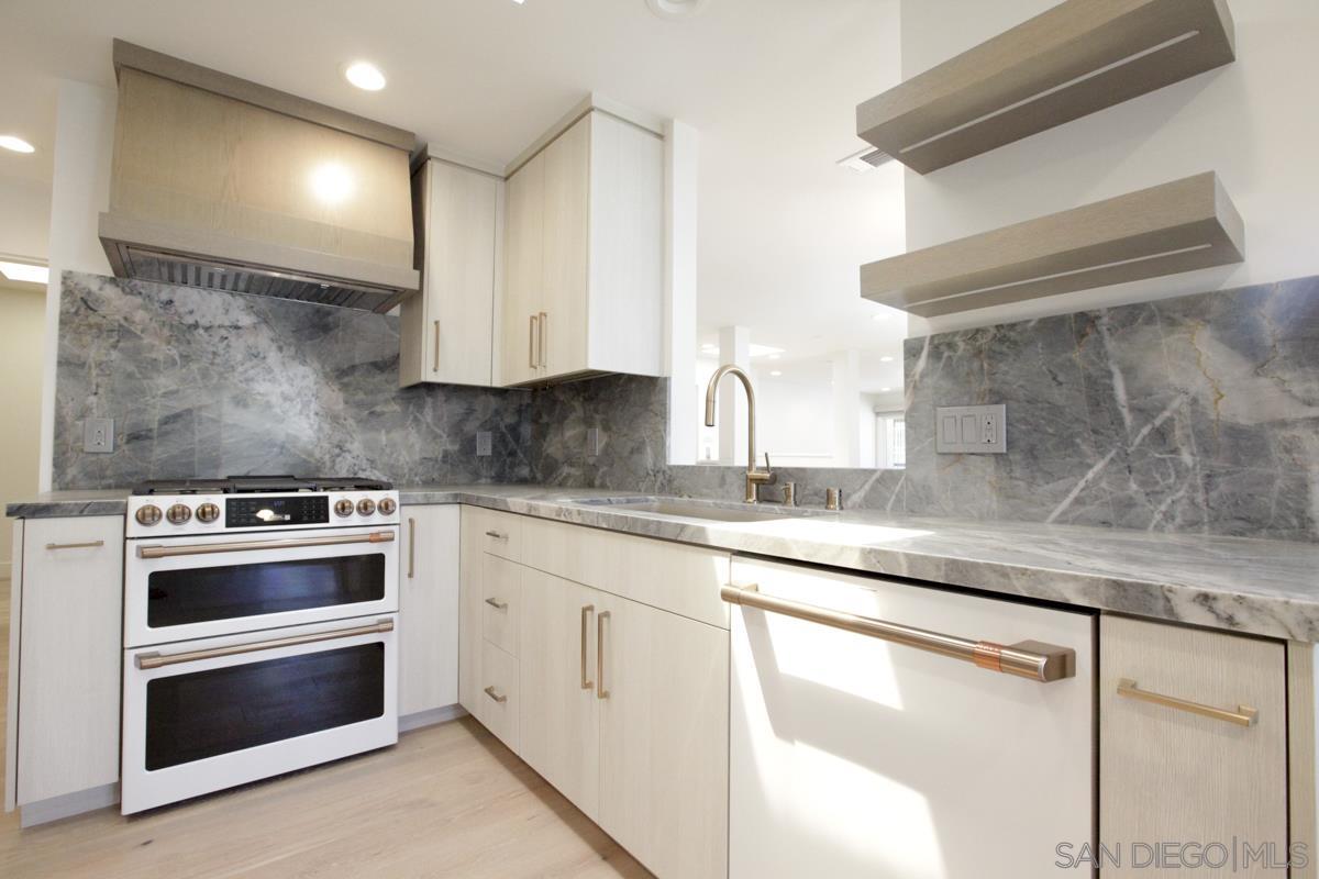 8121 Camino Del Sol 301