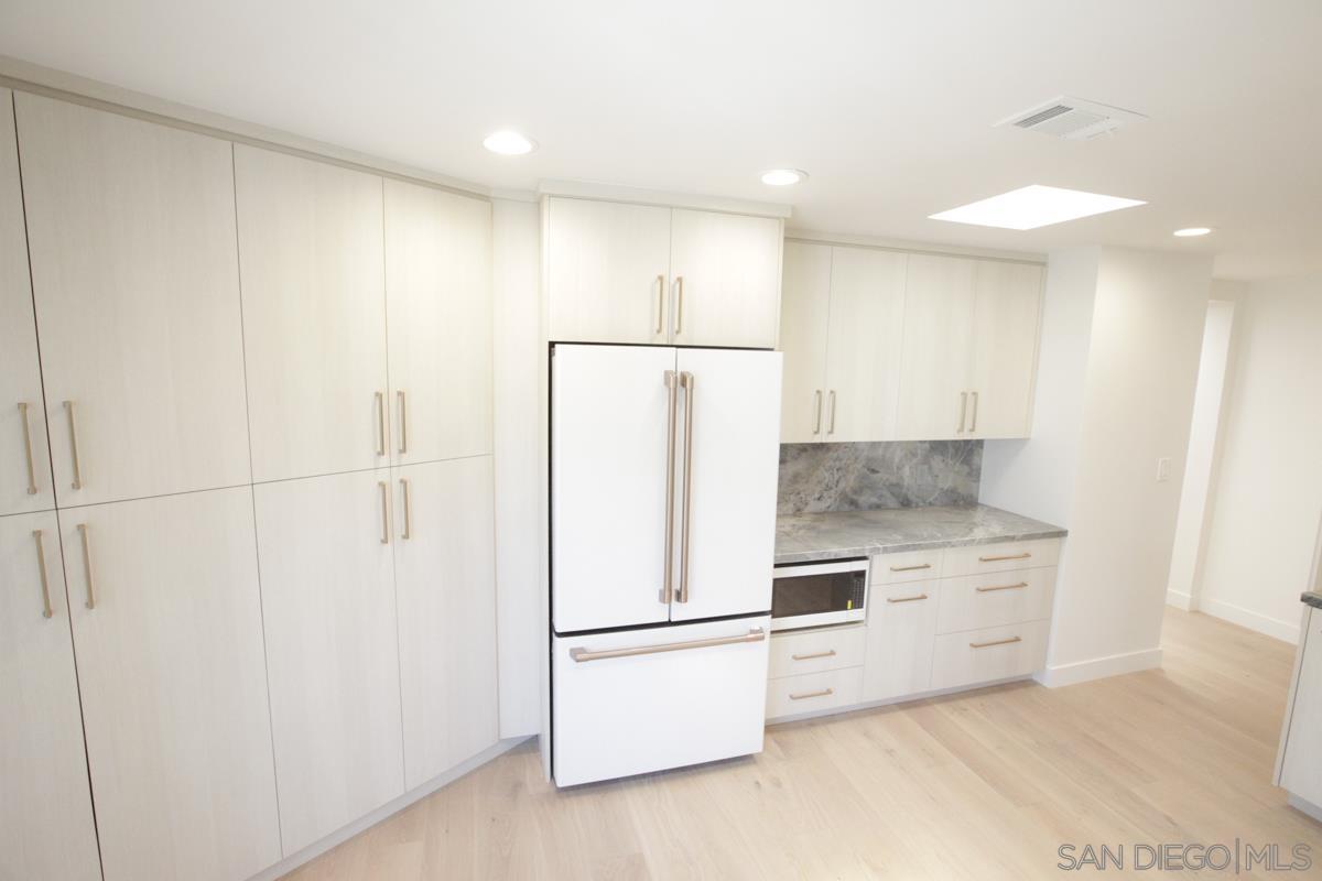 8121 Camino Del Sol 301