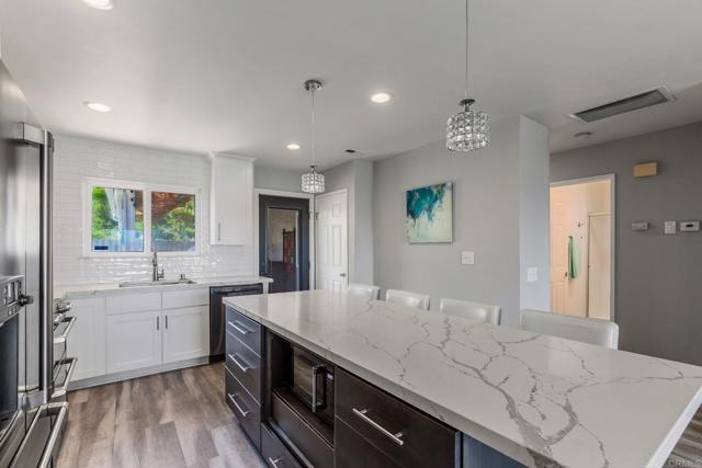 4322 Auklet Way