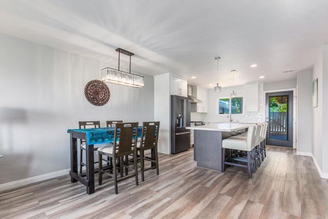 4322 Auklet Way