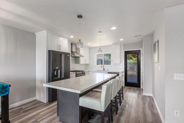 4322 Auklet Way
