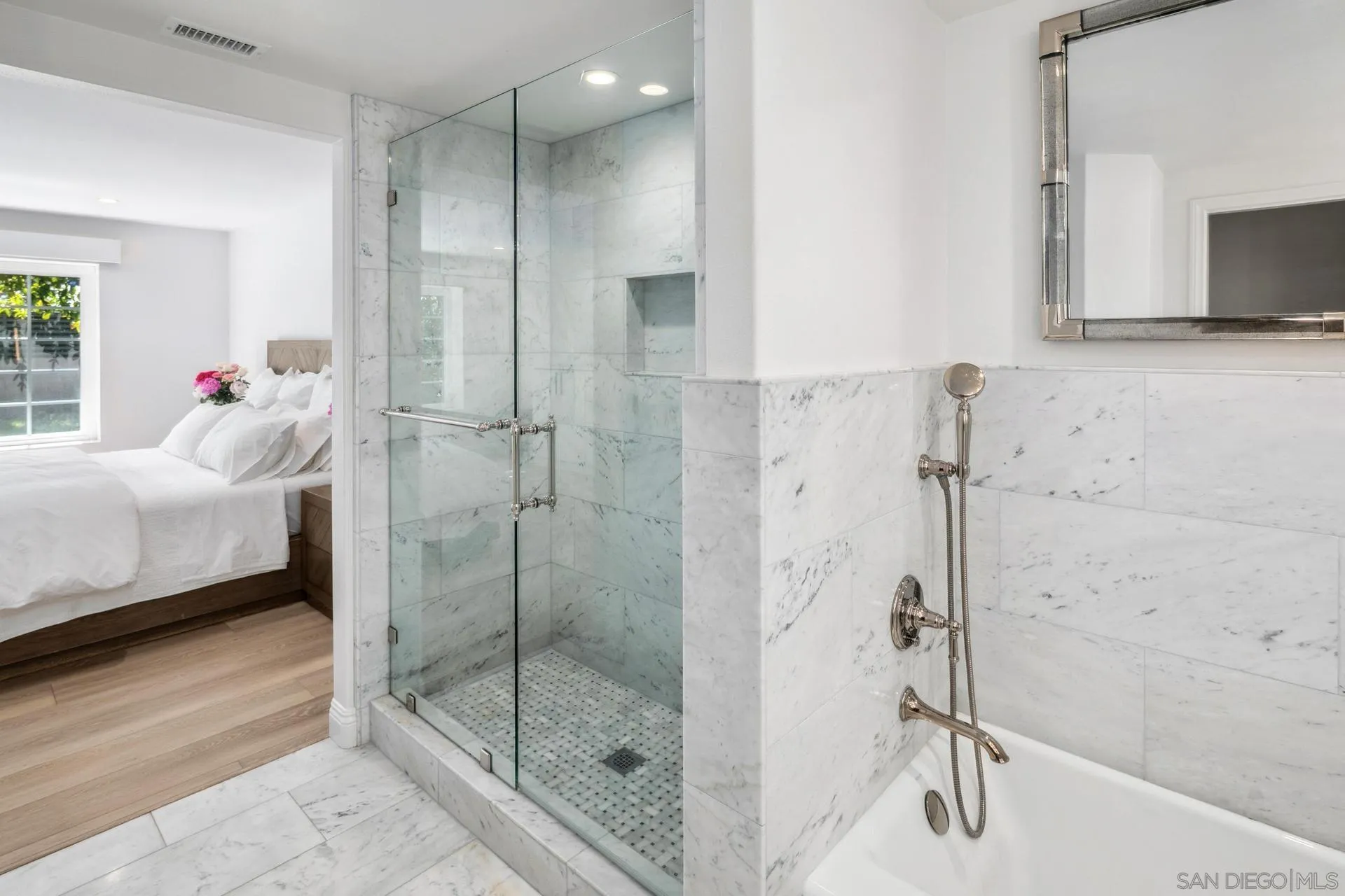 La Jolla, California 92037, United States, 4 Bedrooms Bedrooms, ,3 BathroomsBathrooms,Residential,Active,142714