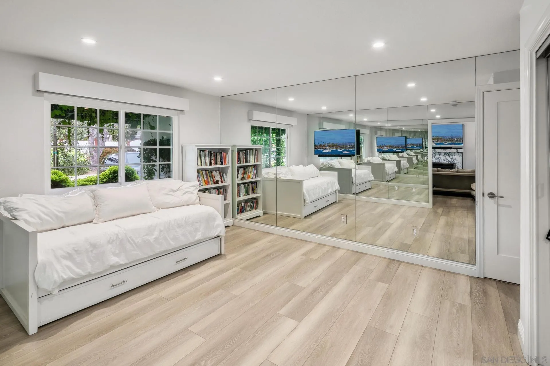 La Jolla, California 92037, United States, 4 Bedrooms Bedrooms, ,3 BathroomsBathrooms,Residential,Active,142714